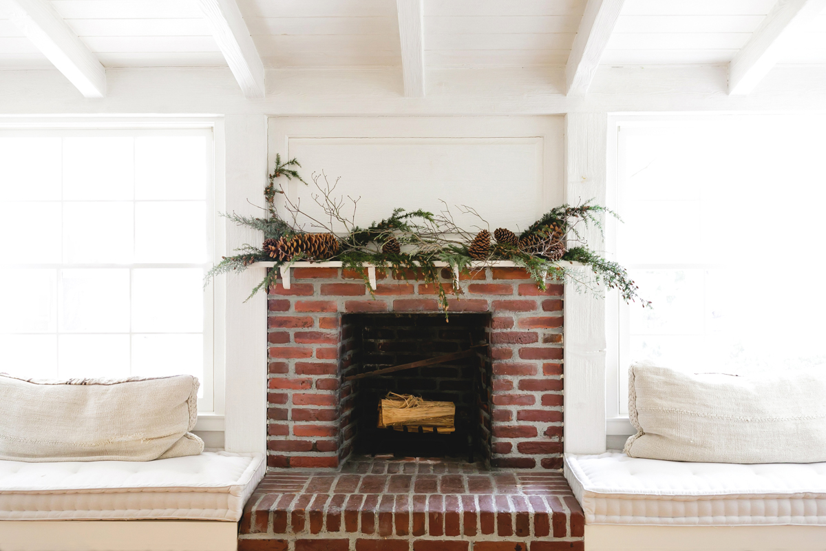 Festive Home Décor and Wreaths for the Holiday Season 0