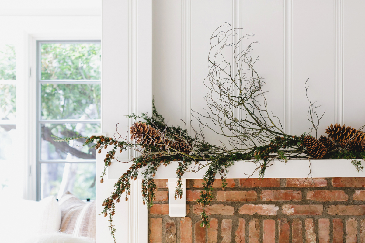 Festive Home Décor and Wreaths for the Holiday Season 8