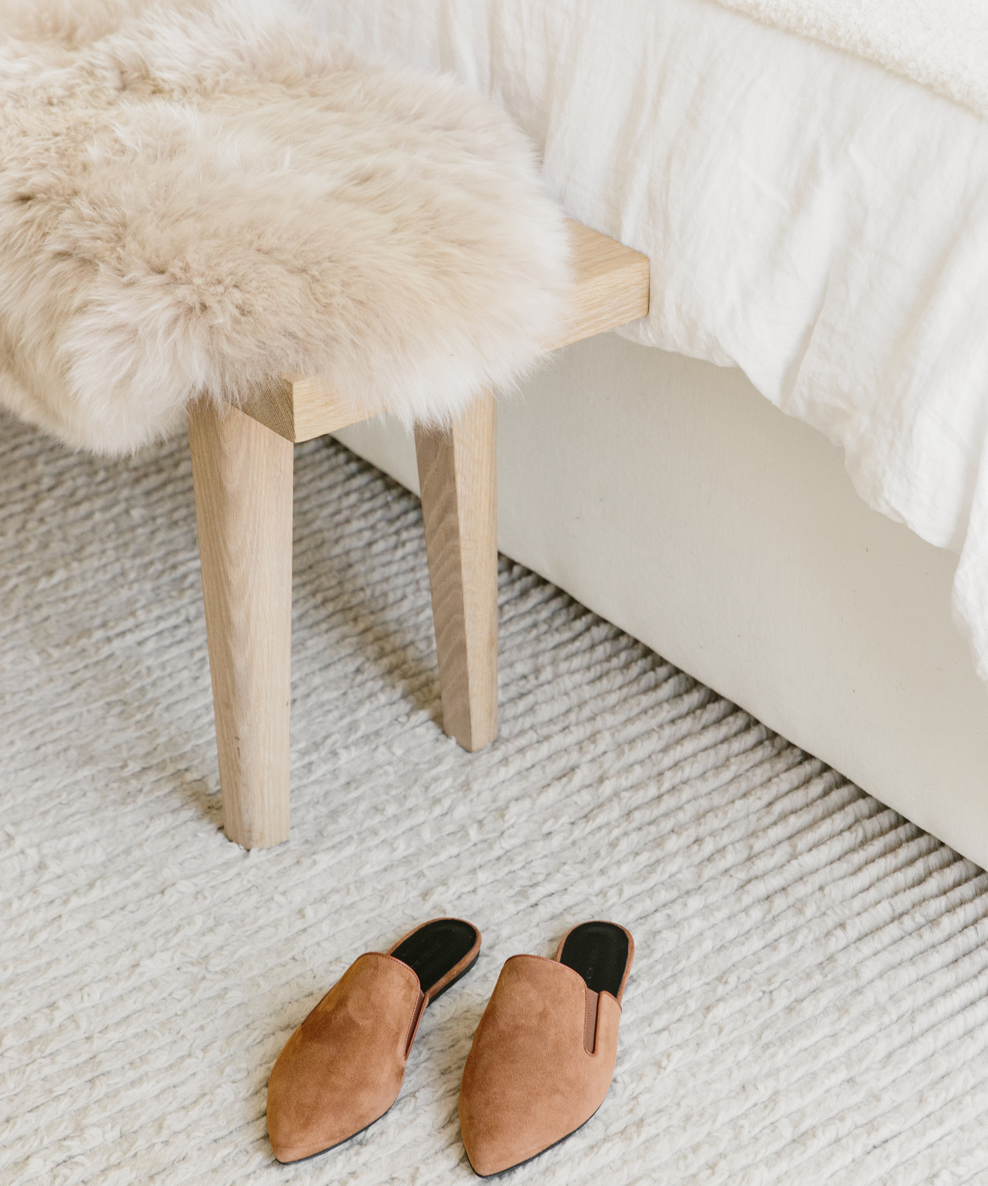 jenni-kayne-bedroom-reatreat-cozy-essentials