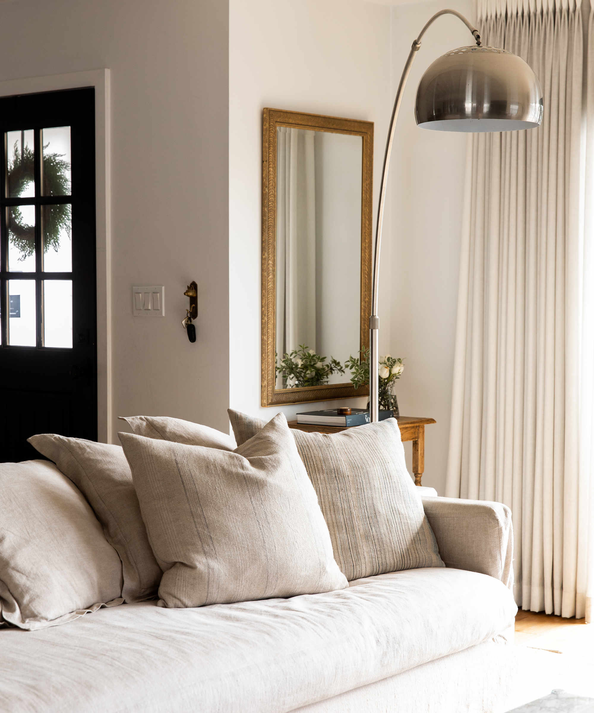 Perelel's Alex Taylor's living room with jenni kayne jackson pillow on the linen sofa.
