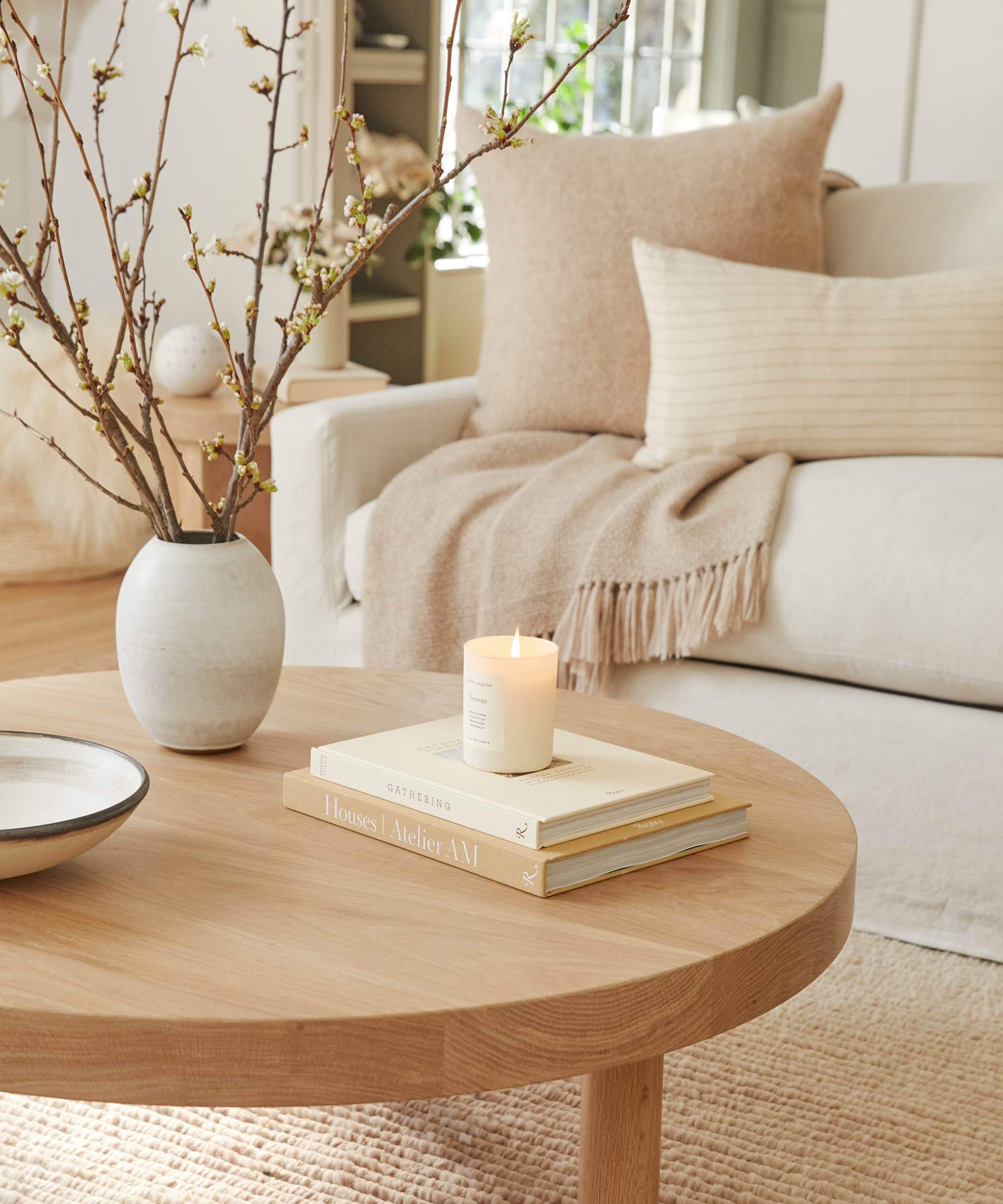 Coffee Table Styling: Ideas to Decorate a Coffee Table