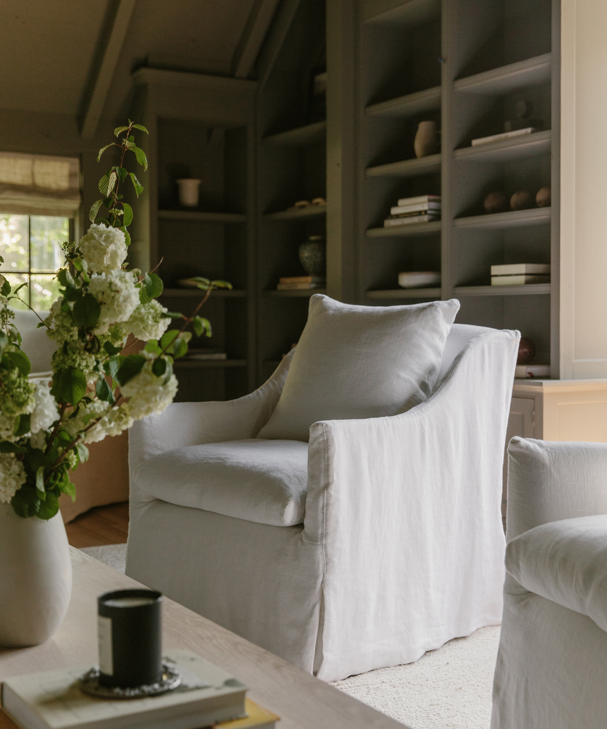 An after shot of Julia Hunter's Mandeville Canyon den with the miramar chair.