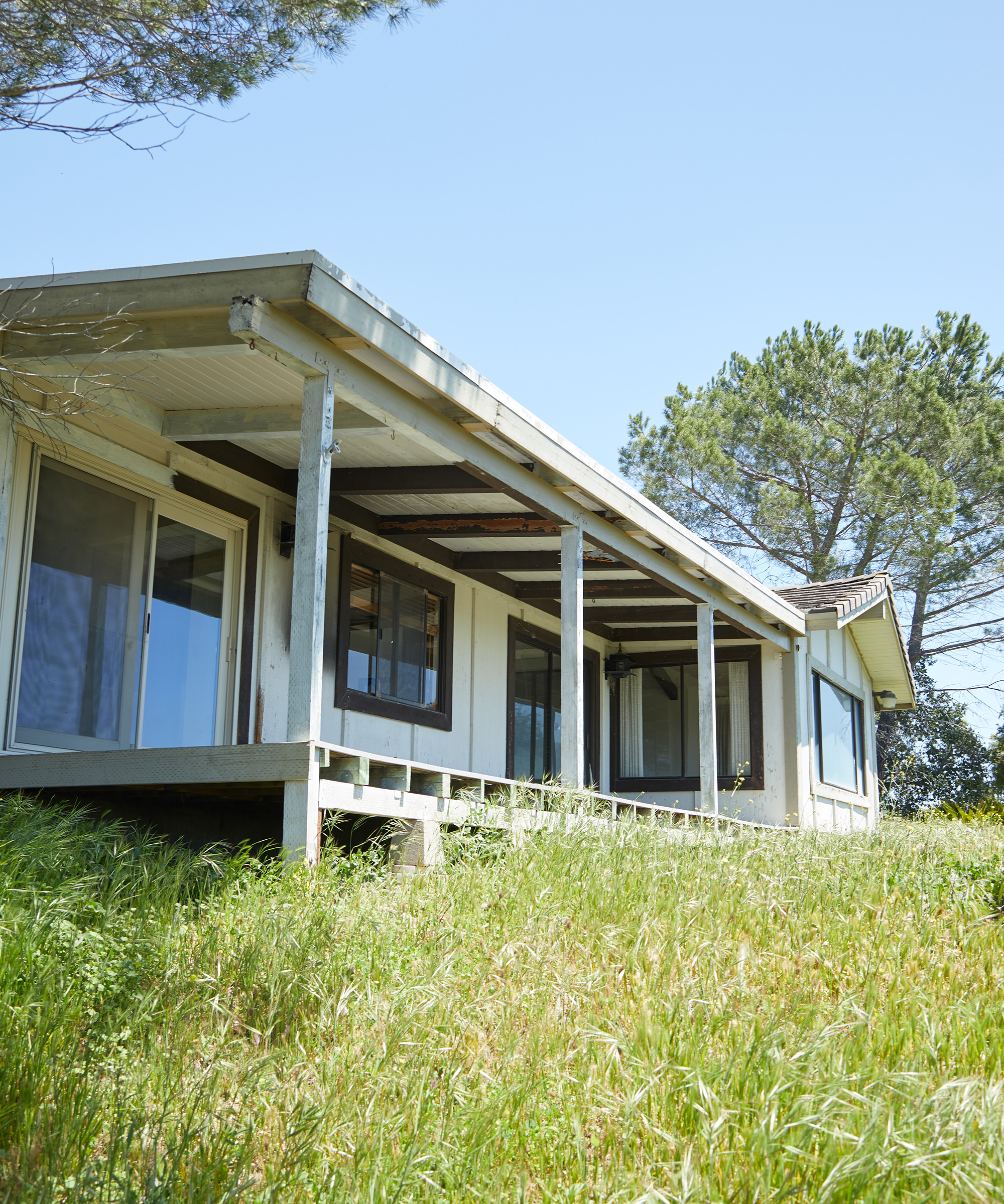 jenni-kayne-ranch-yard-before