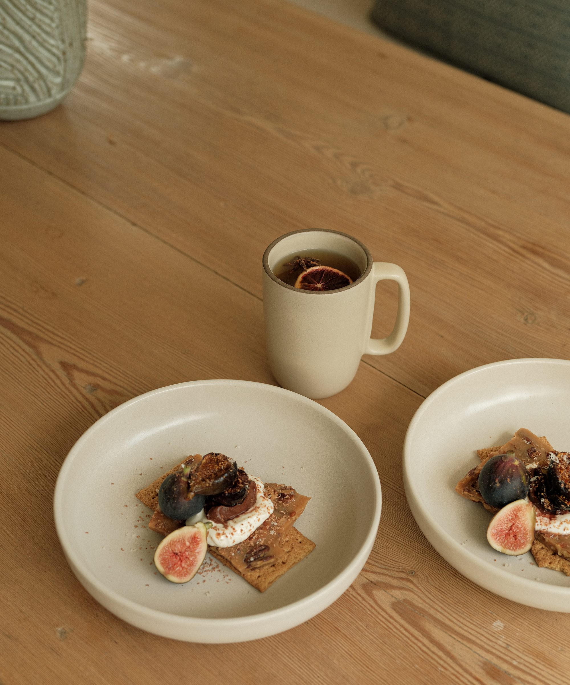 image of jenni kayne pacific dinnerware with dessert on top