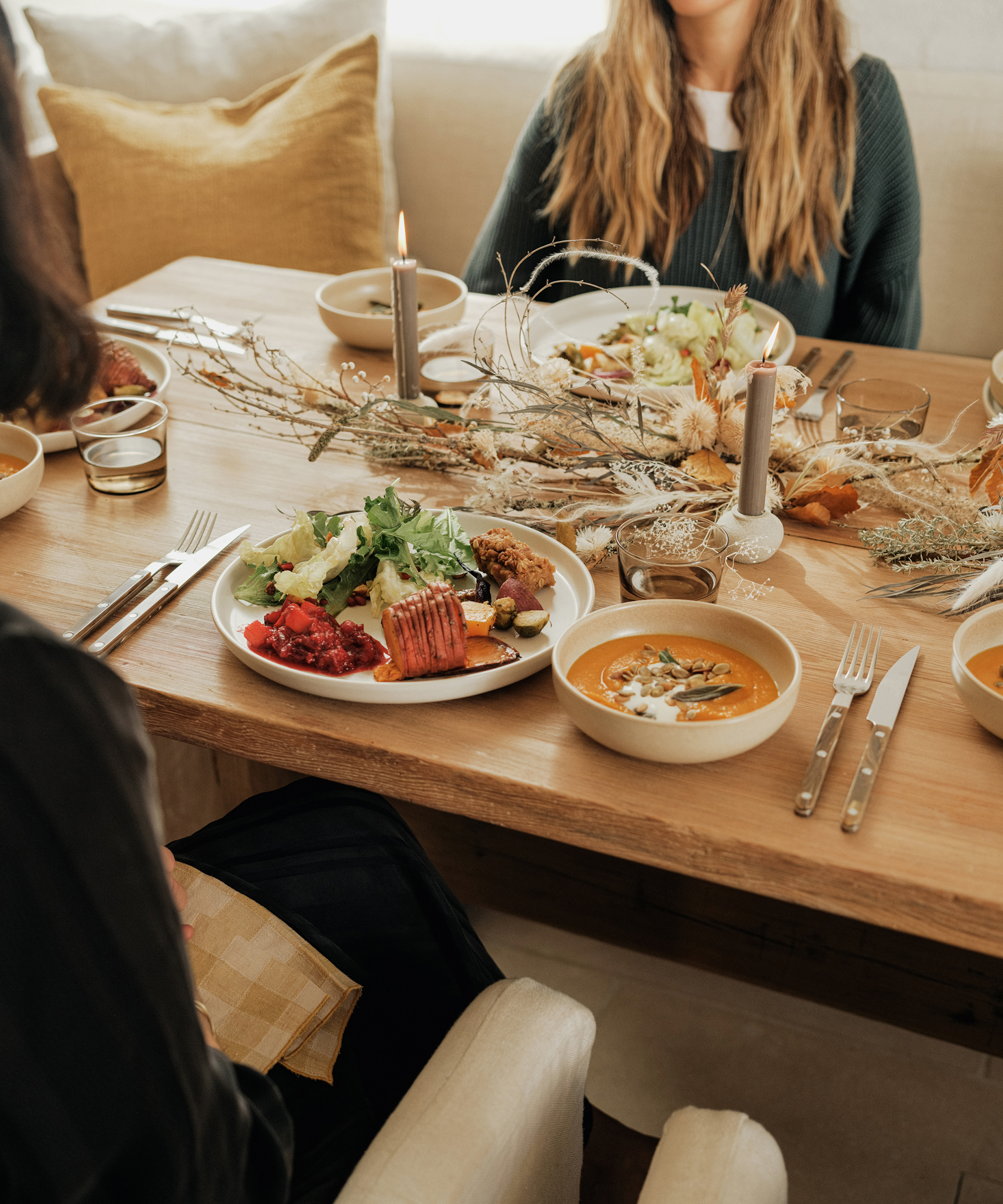 image of thanksgiving table at jenni's