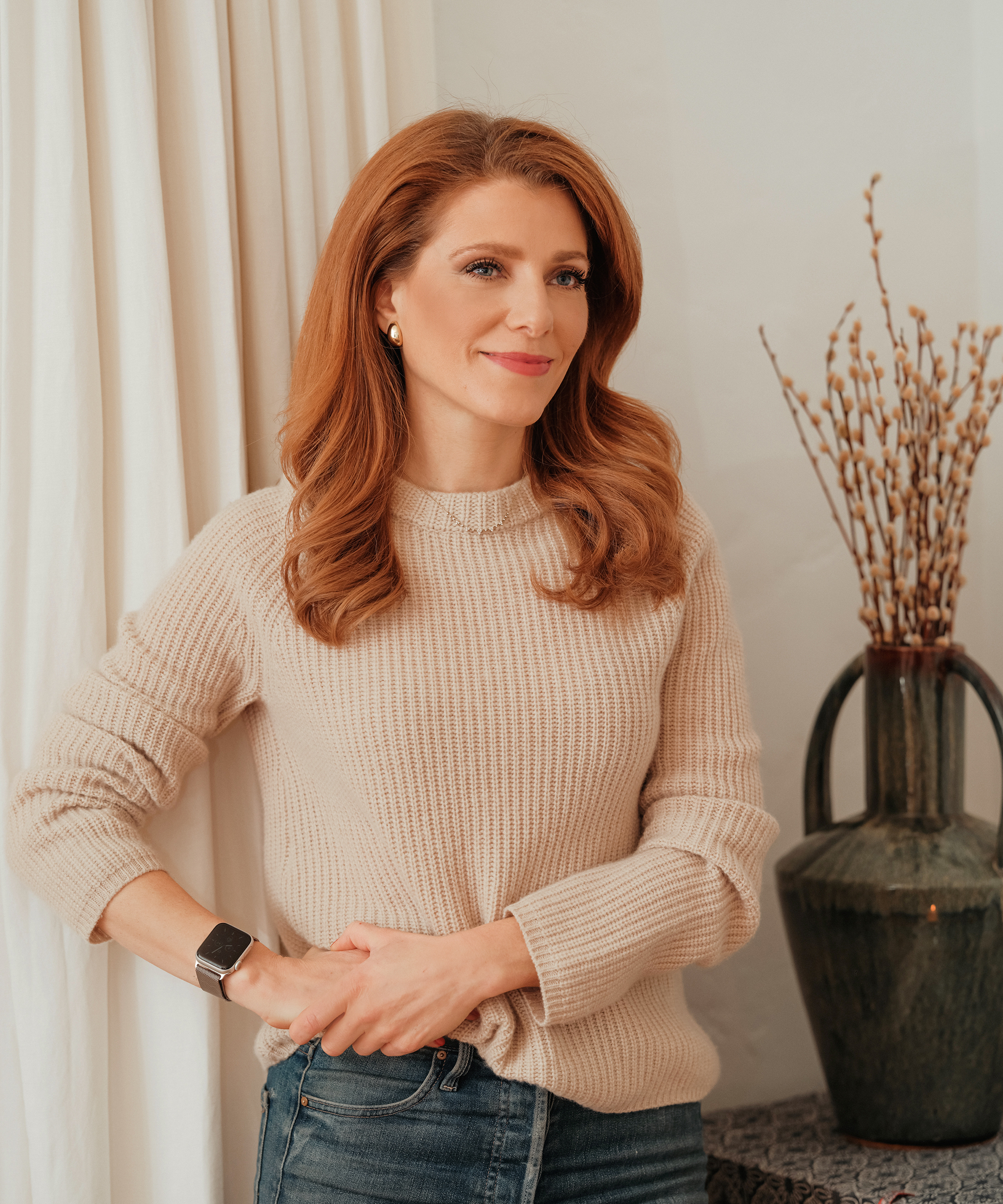 julia-boorstin-jenni-kayne-fisherman-sweater-arms-crossed-standing