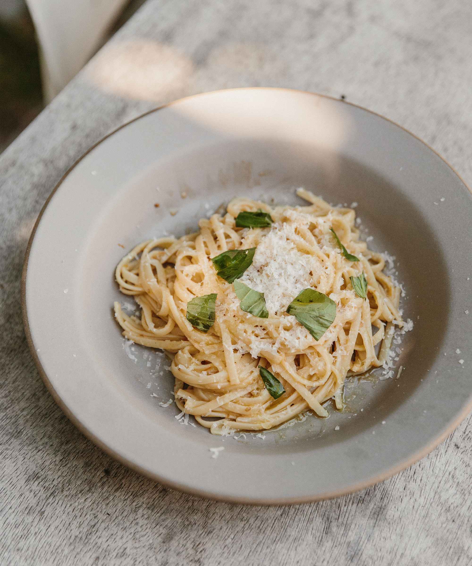 dorianne-passman-jenni-kayne-home-outdoor-pasta-dish