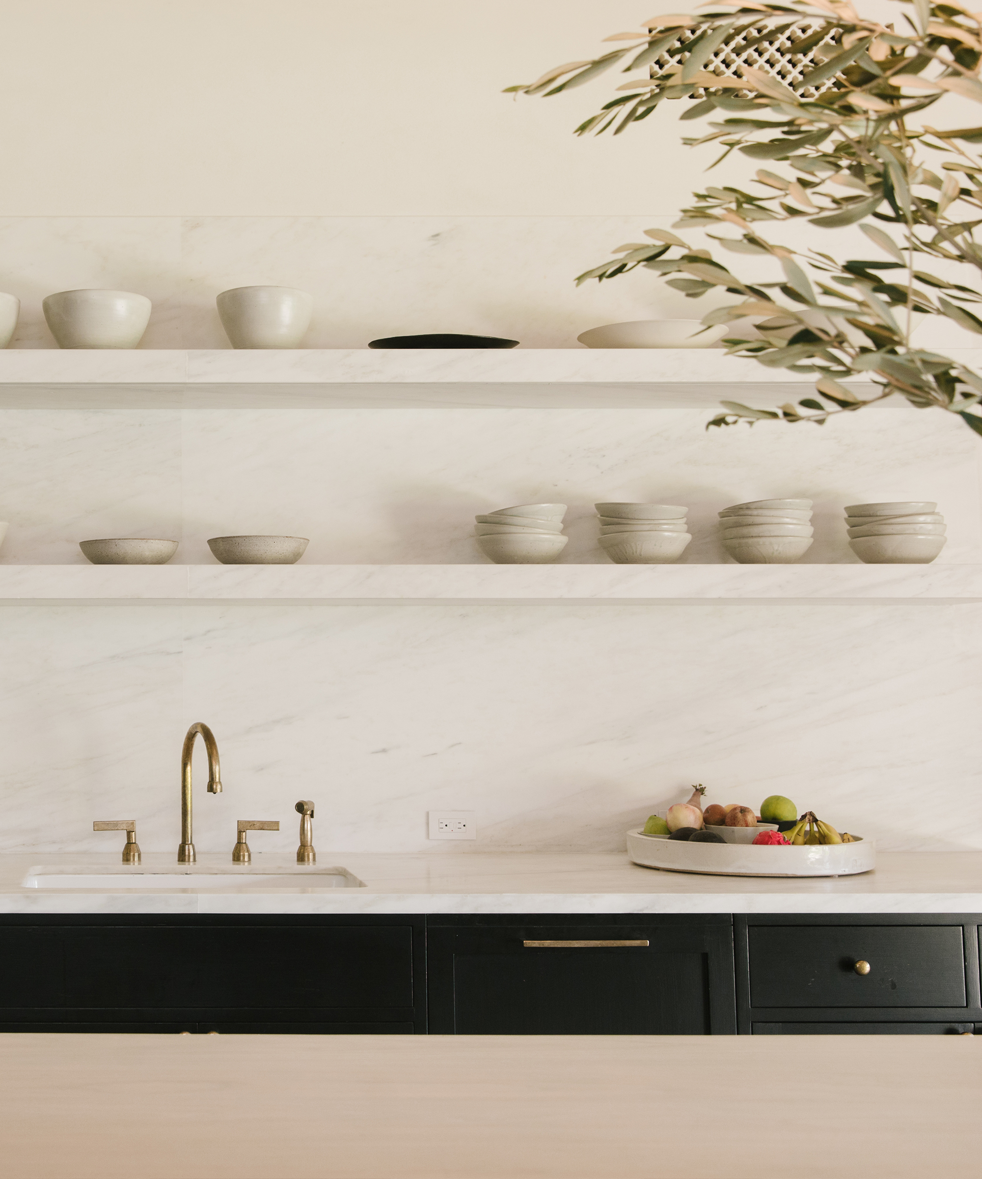best-kitchens-roundup-nancy-newberg-open-shelving