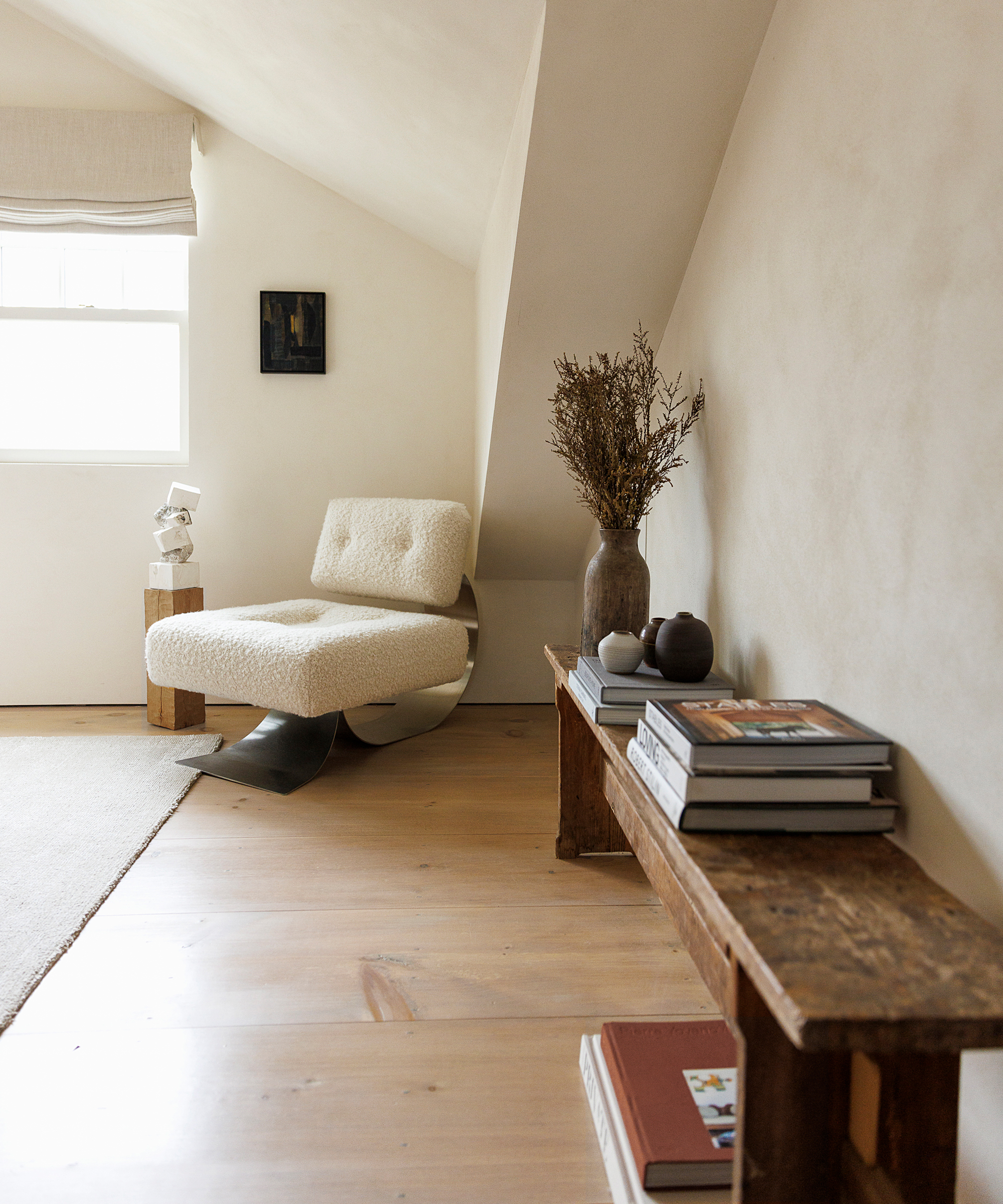 carlyle-designs-home-tour-accent-chair-wooden-bench