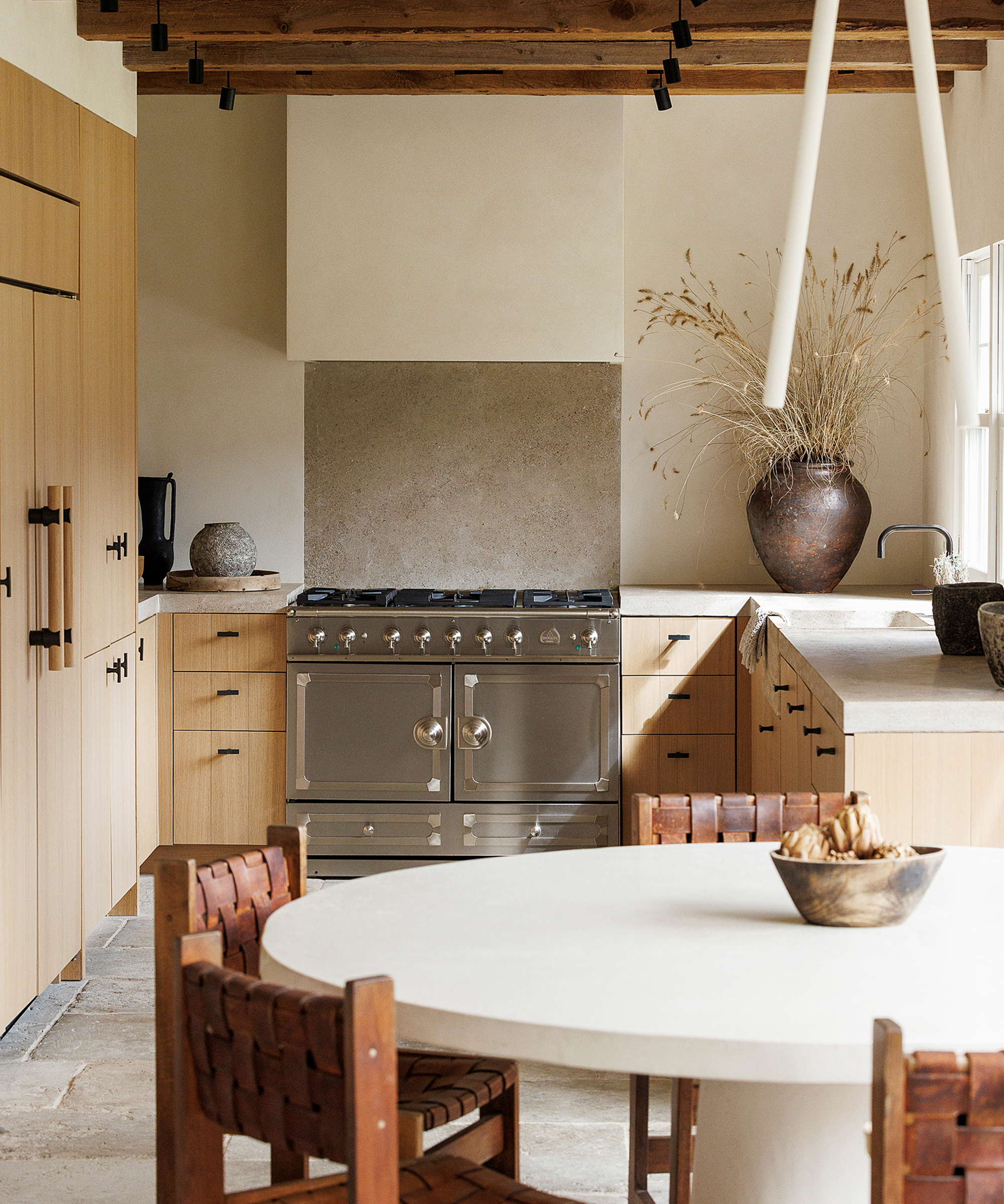 carlyle-designs-home-tour-kitchen-dining-area
