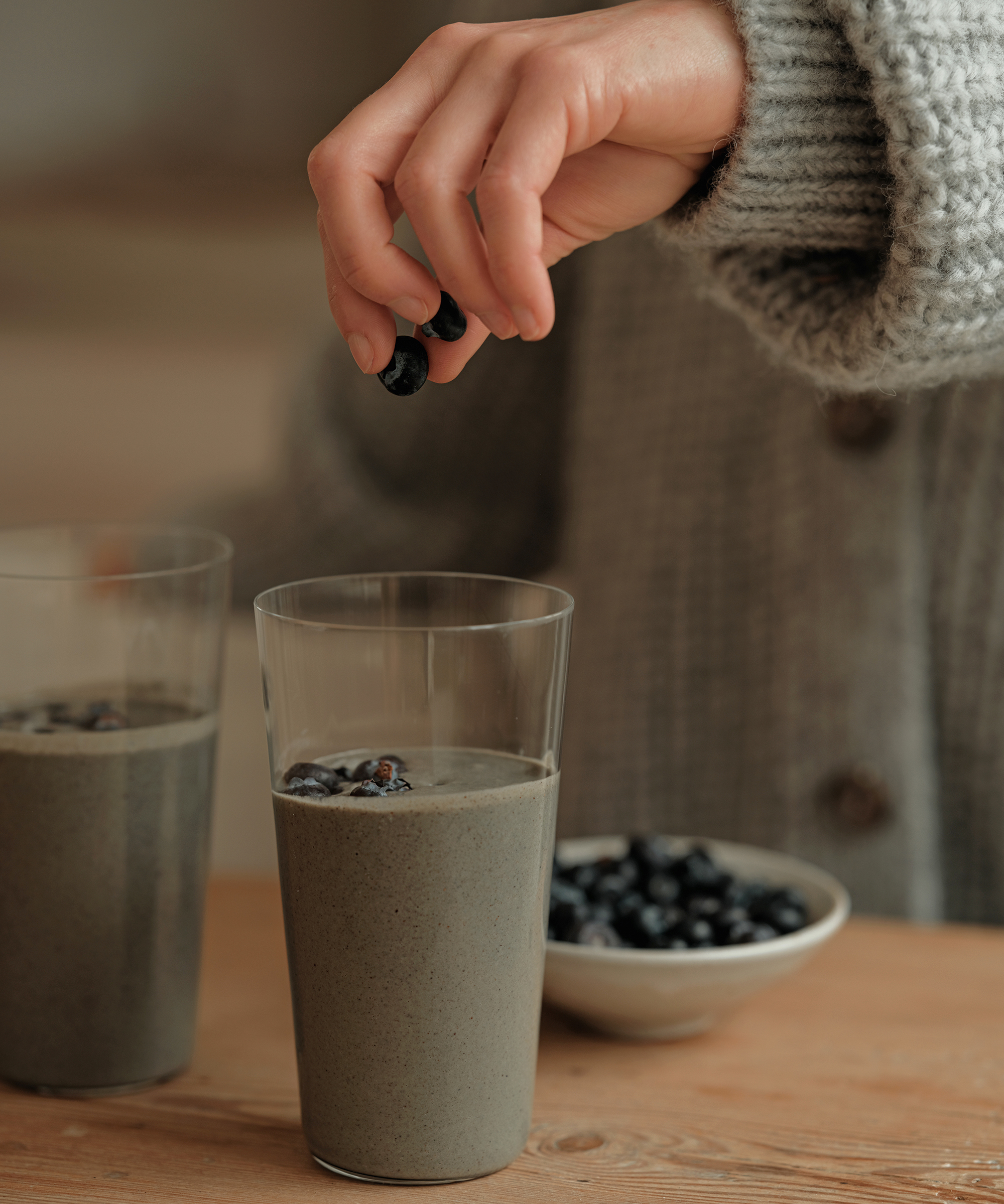 courtney-leving-holding-blueberries-glasses