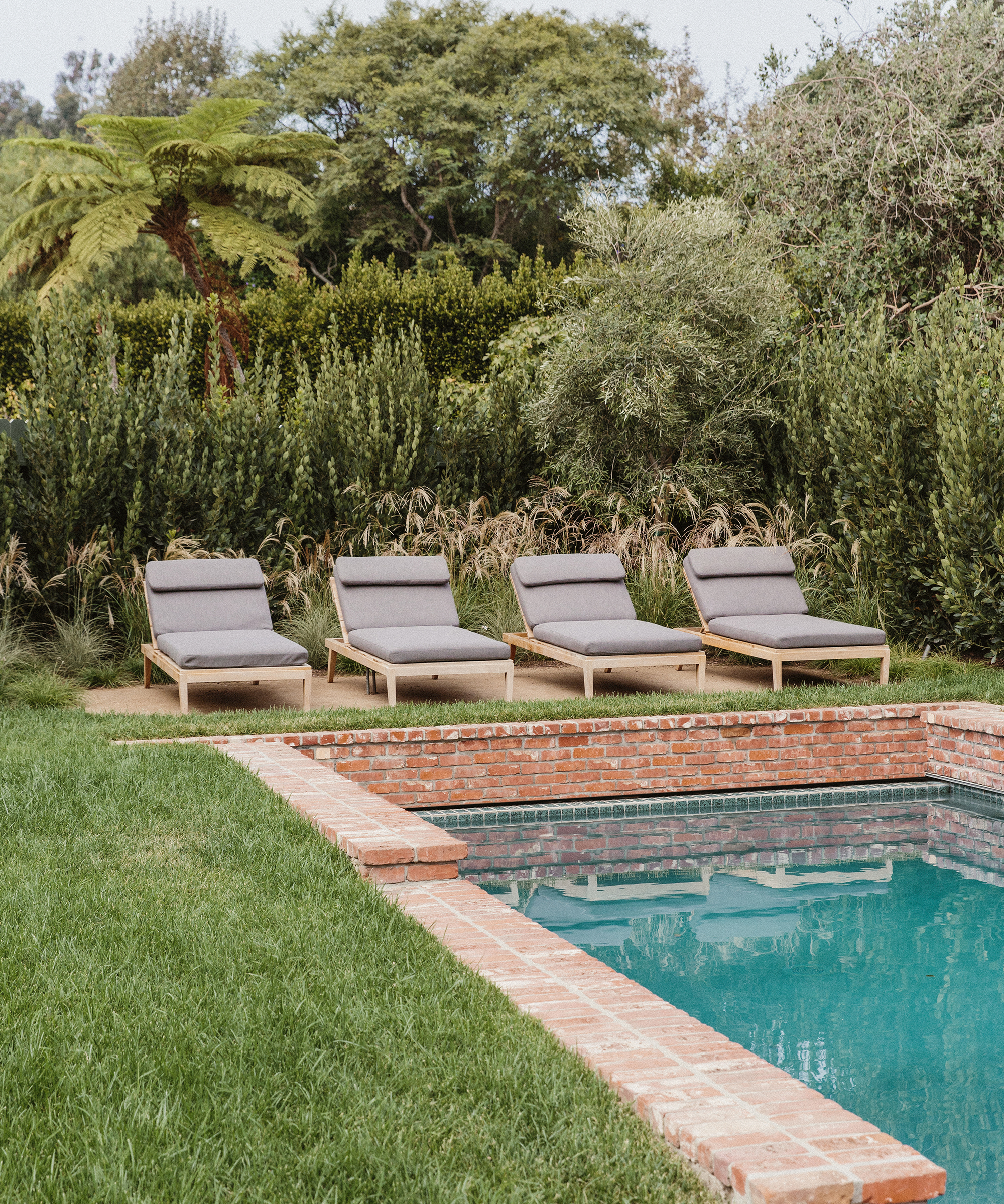 emily-weber-landscaping-pool-vista-loungers