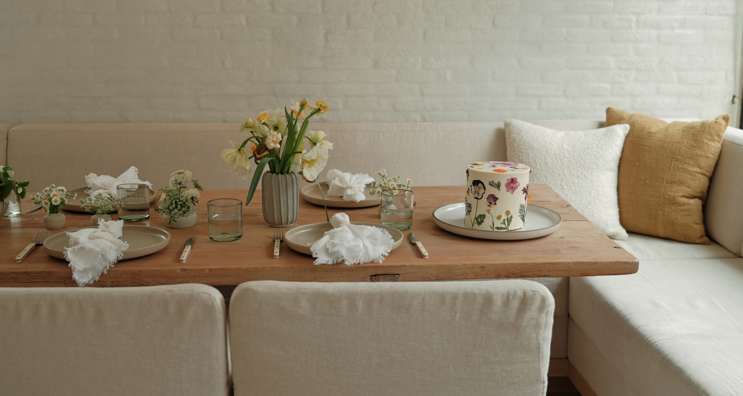 Moments of DelightAnne Reeves: Edible Flowers Make the Cake