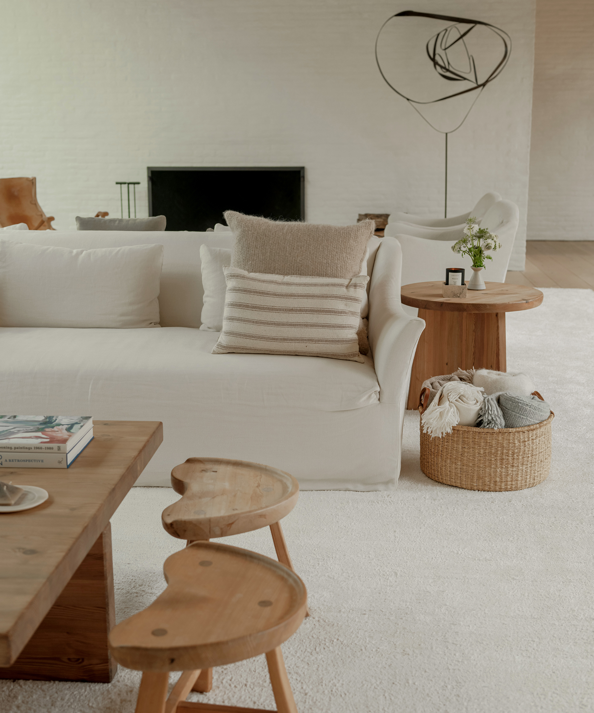 https://jenni-kayne.s3.amazonaws.com/wordpress/uploads/2023/04/pillow-styling-jenni-kayne-home-alpaca-pillow-mill-pillow-living-room.jpg