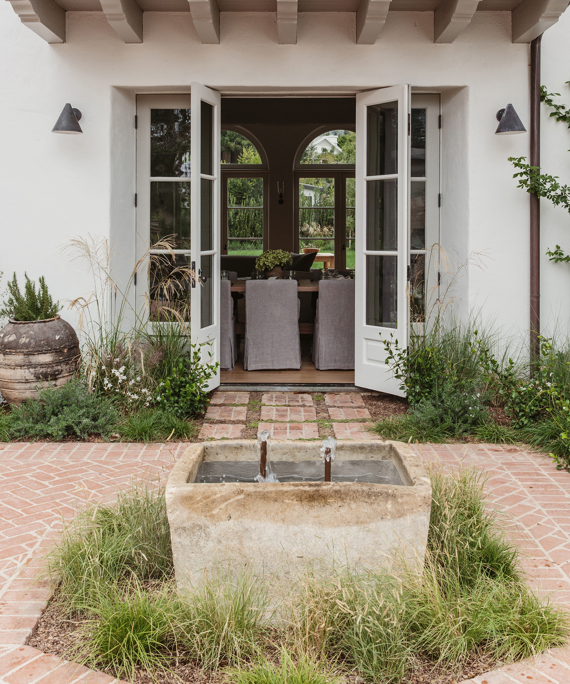 emily-weber-landscaping-outdoor-fountain-open-doors