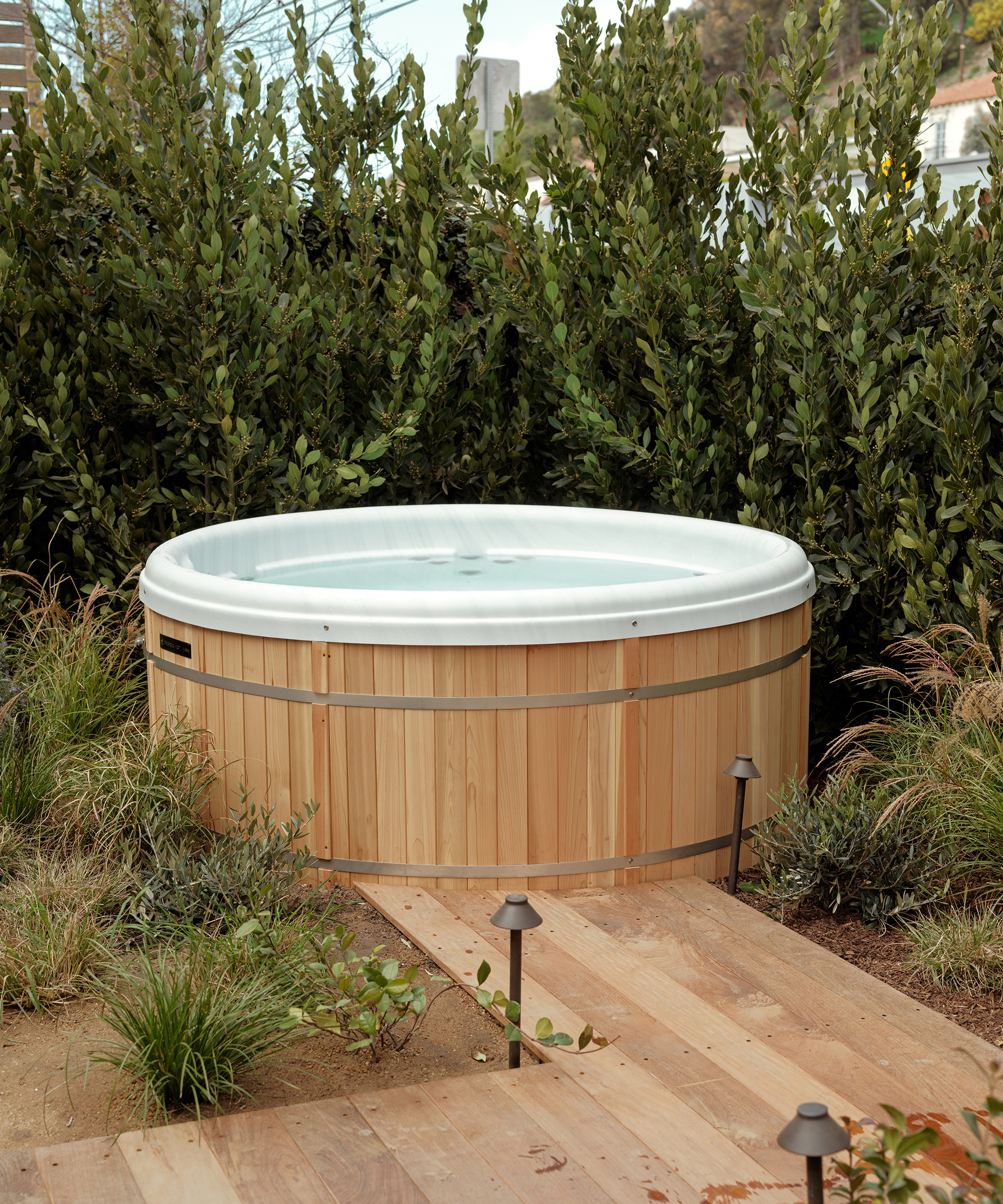 emily-weber-landscaping-wooden-hot-tube