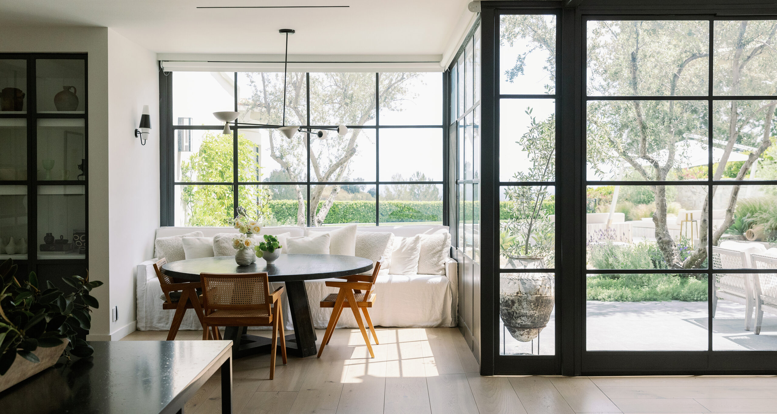 rachael-goddard-home-tour-breakfast-nook-kitchen-h
