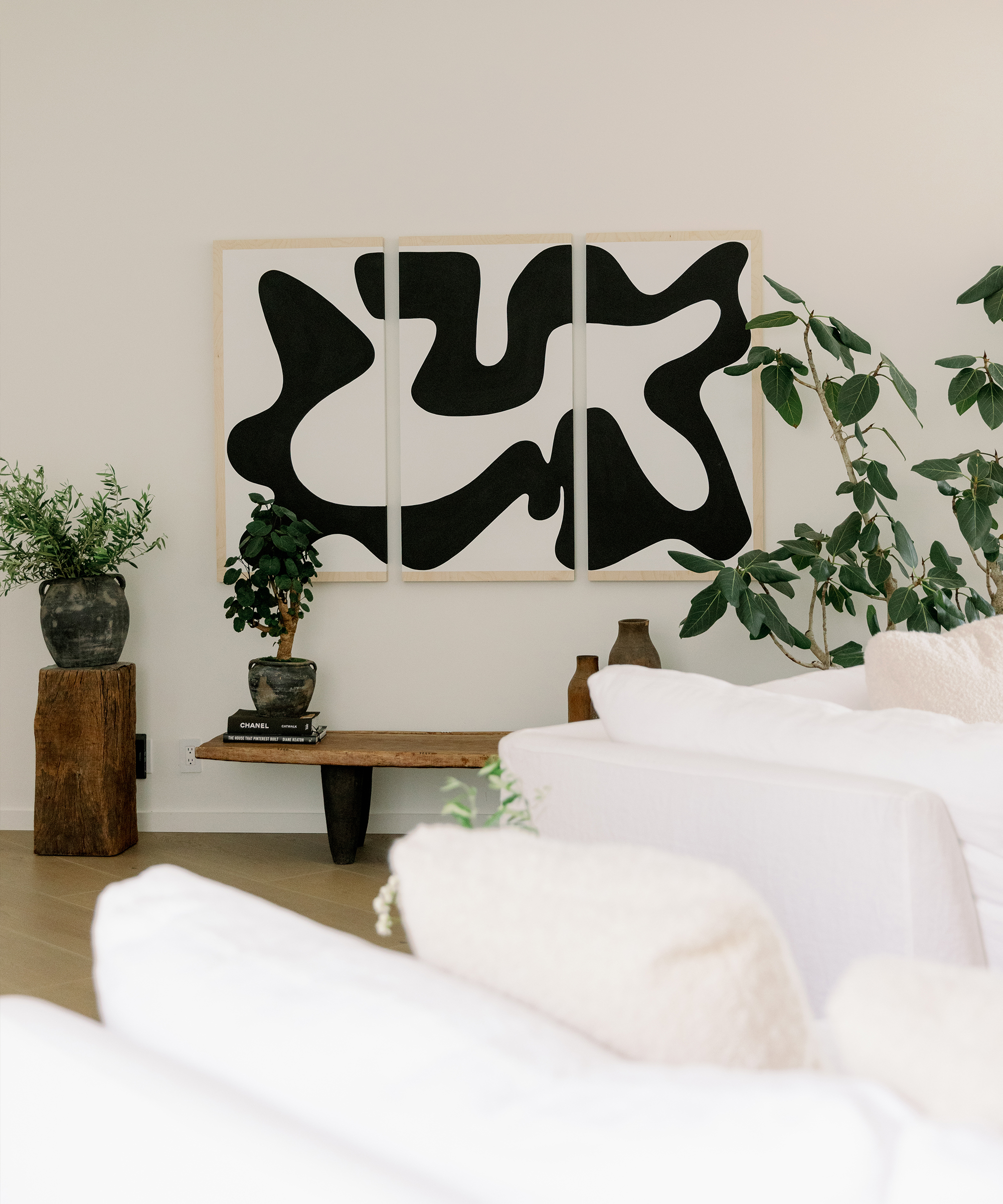 rachael-goddard-home-tour-hanna-polinksi-art-console-area