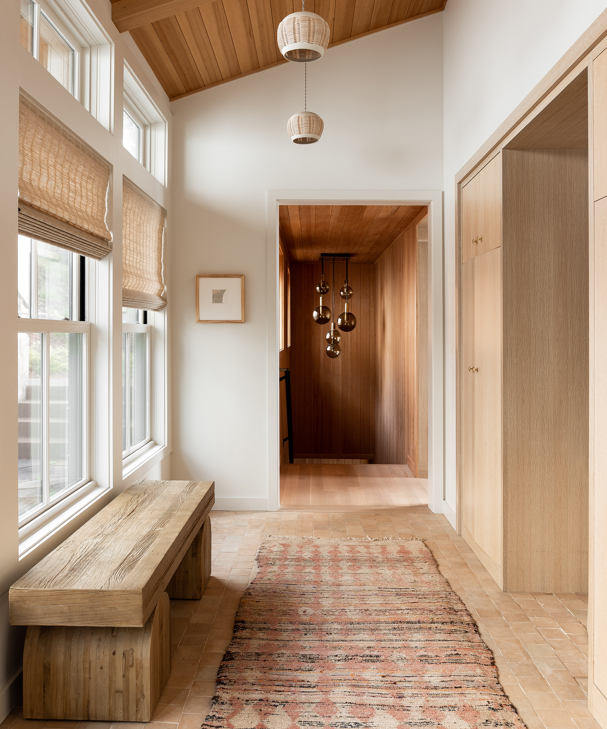 anne-mcdonald-home-tour-entryway-hall-oak-bench