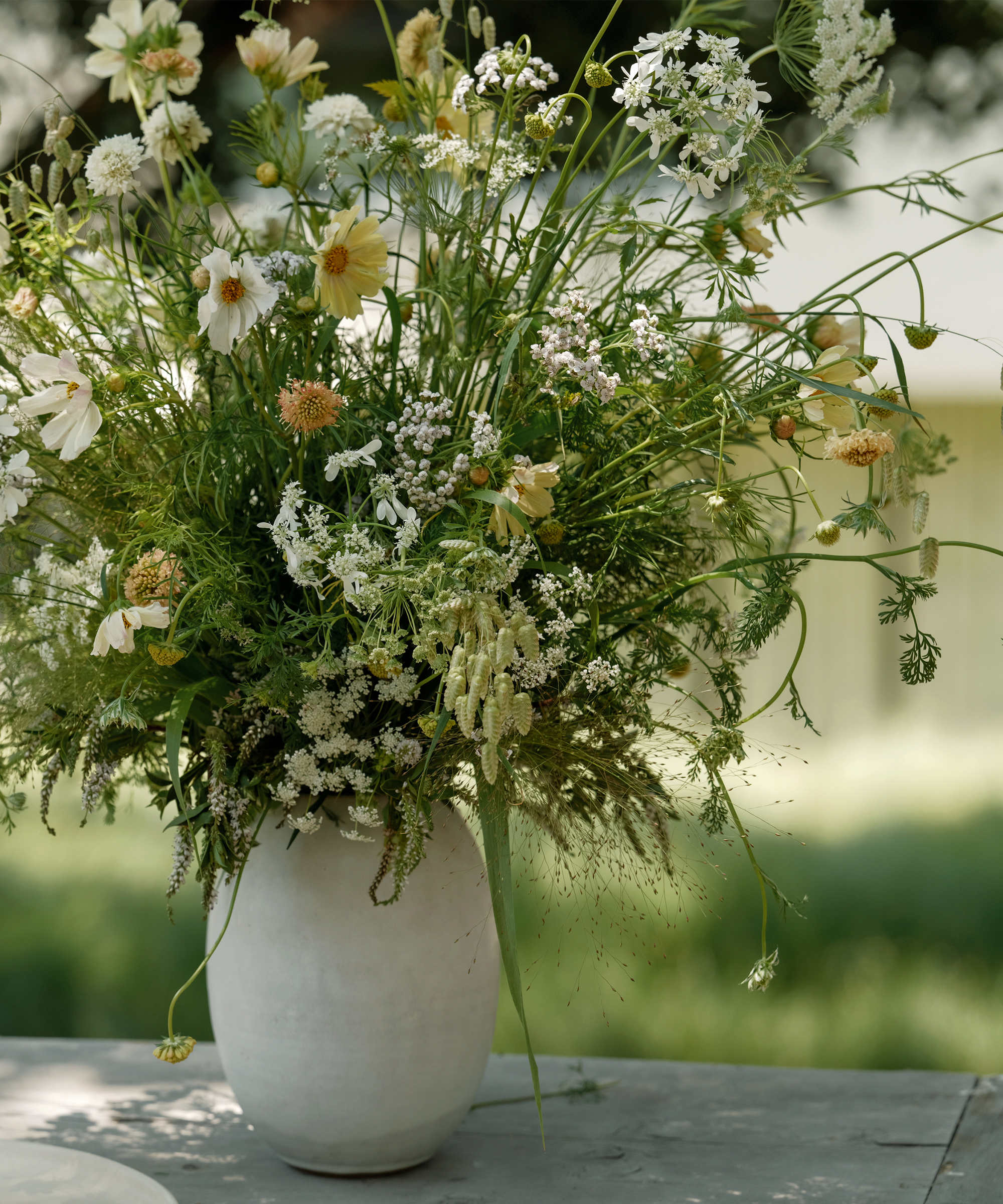 cucina-melissa-summer-cake-cocktails-floral-arrangement