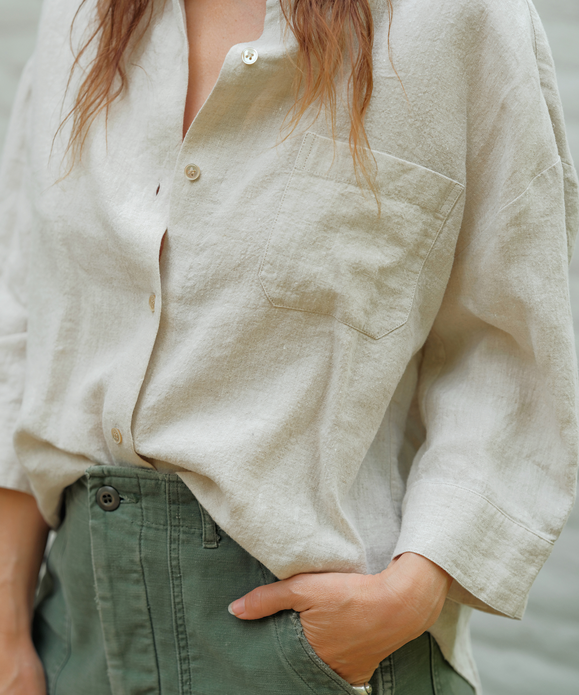 jenni-kayne-august-summer-style-cropped-linen-top-detail
