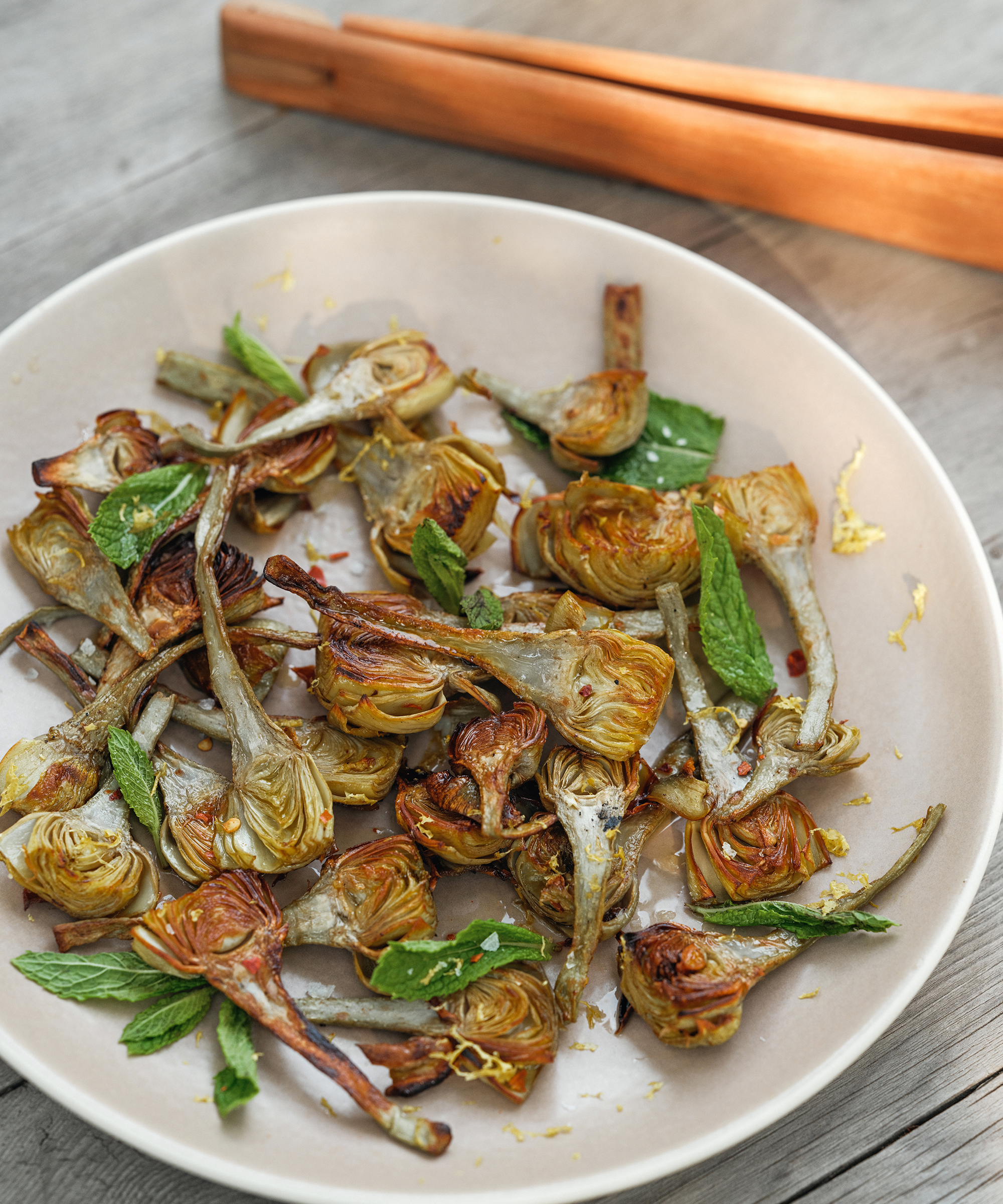 la-morra-jenni-kayne-artichoke-white-serving-bowl