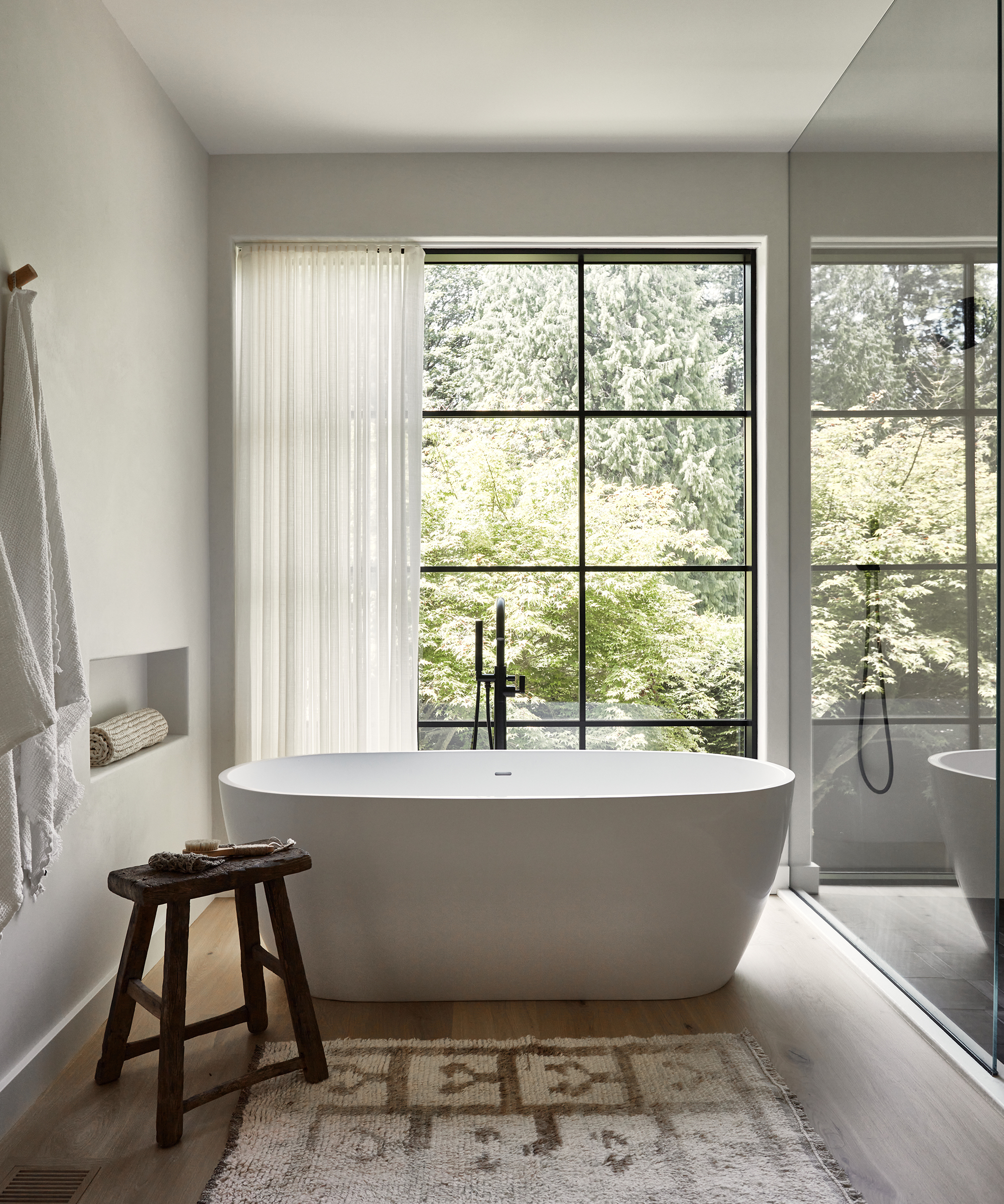 lisa-stanton-home-tour-bathtub-window-landscape-view