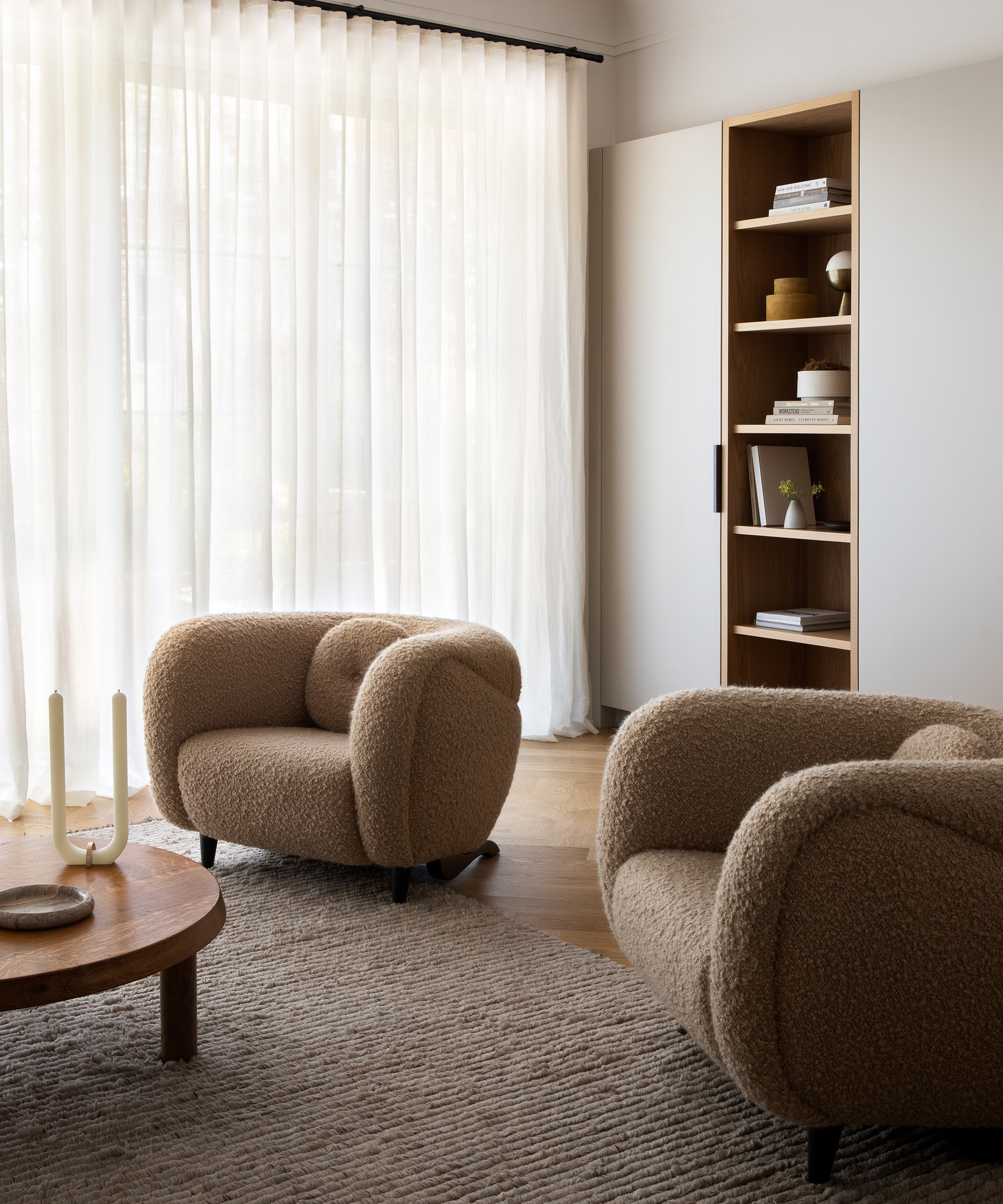 nune-home-tour-boucle-brown-living-room-accent-chairs