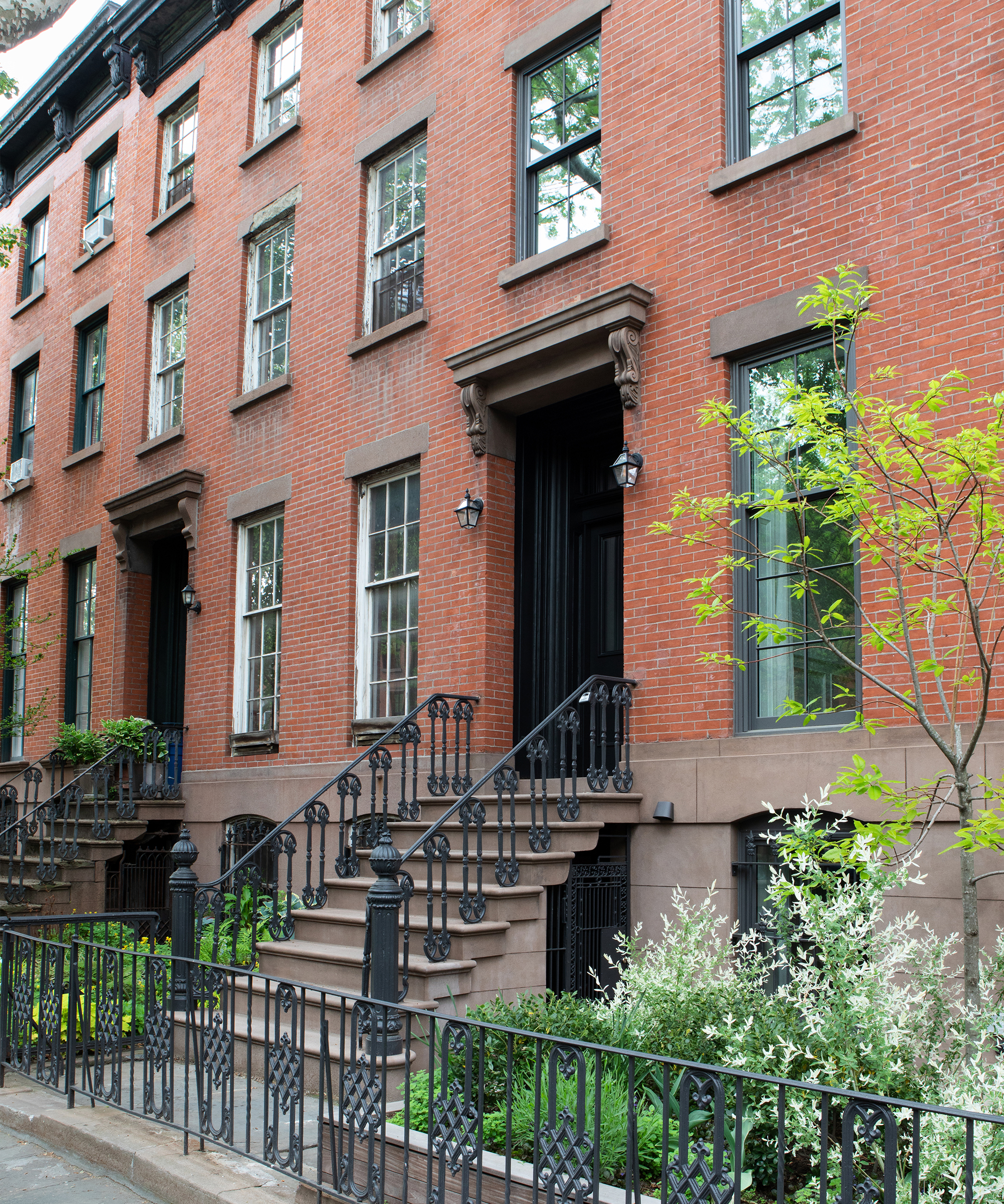 nune-home-tour-brooklyn-brownstone-iron-step-entrance