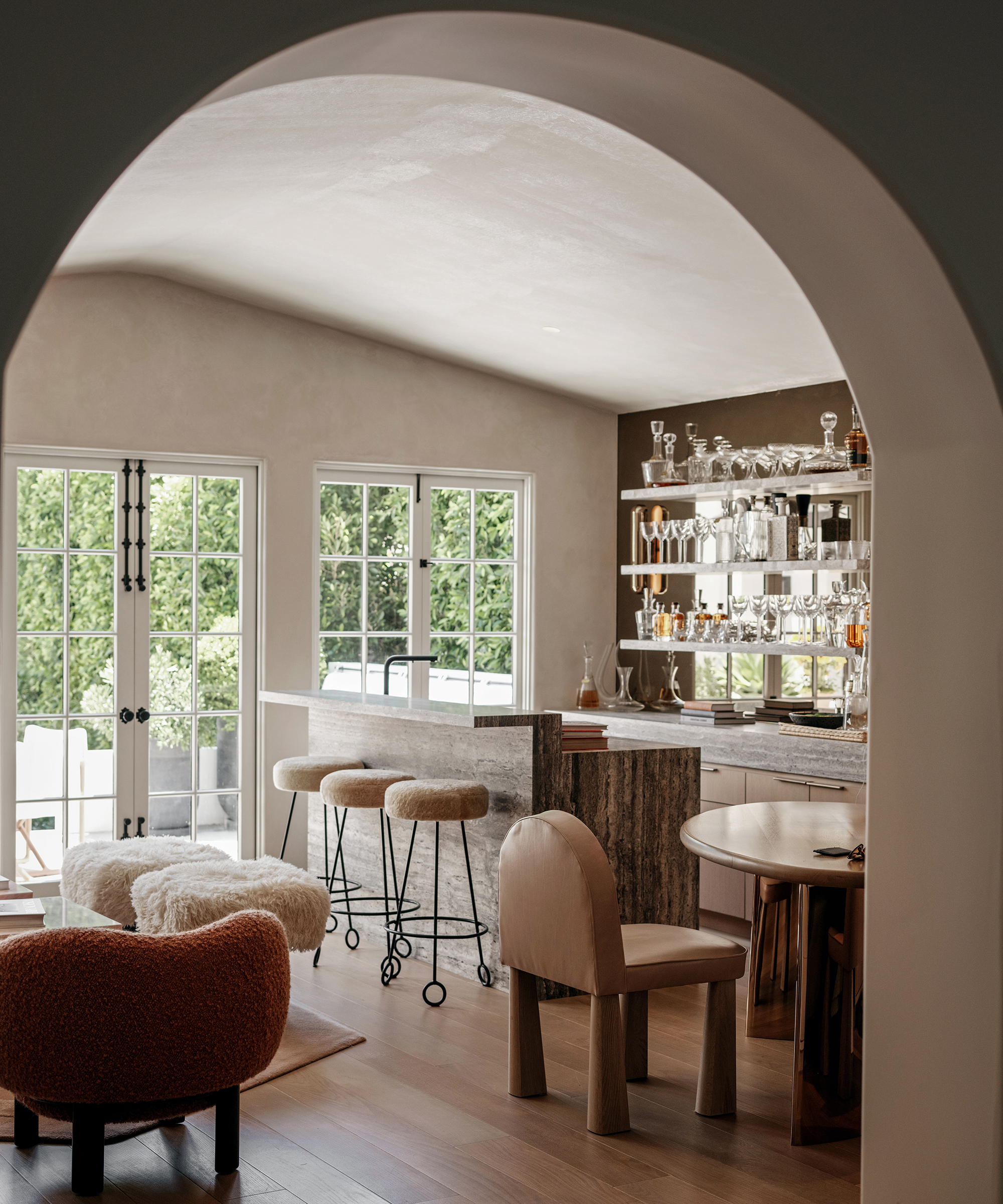 tracy-tutor-kes-studio-home-tour-marble-bar-boucle-counter-stools