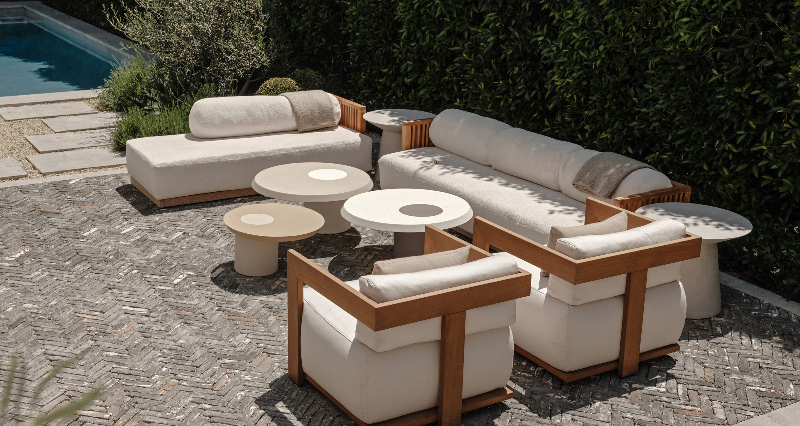 tracy-tutor-kes-studio-home-tour-outdoor-patio-furniture-pool