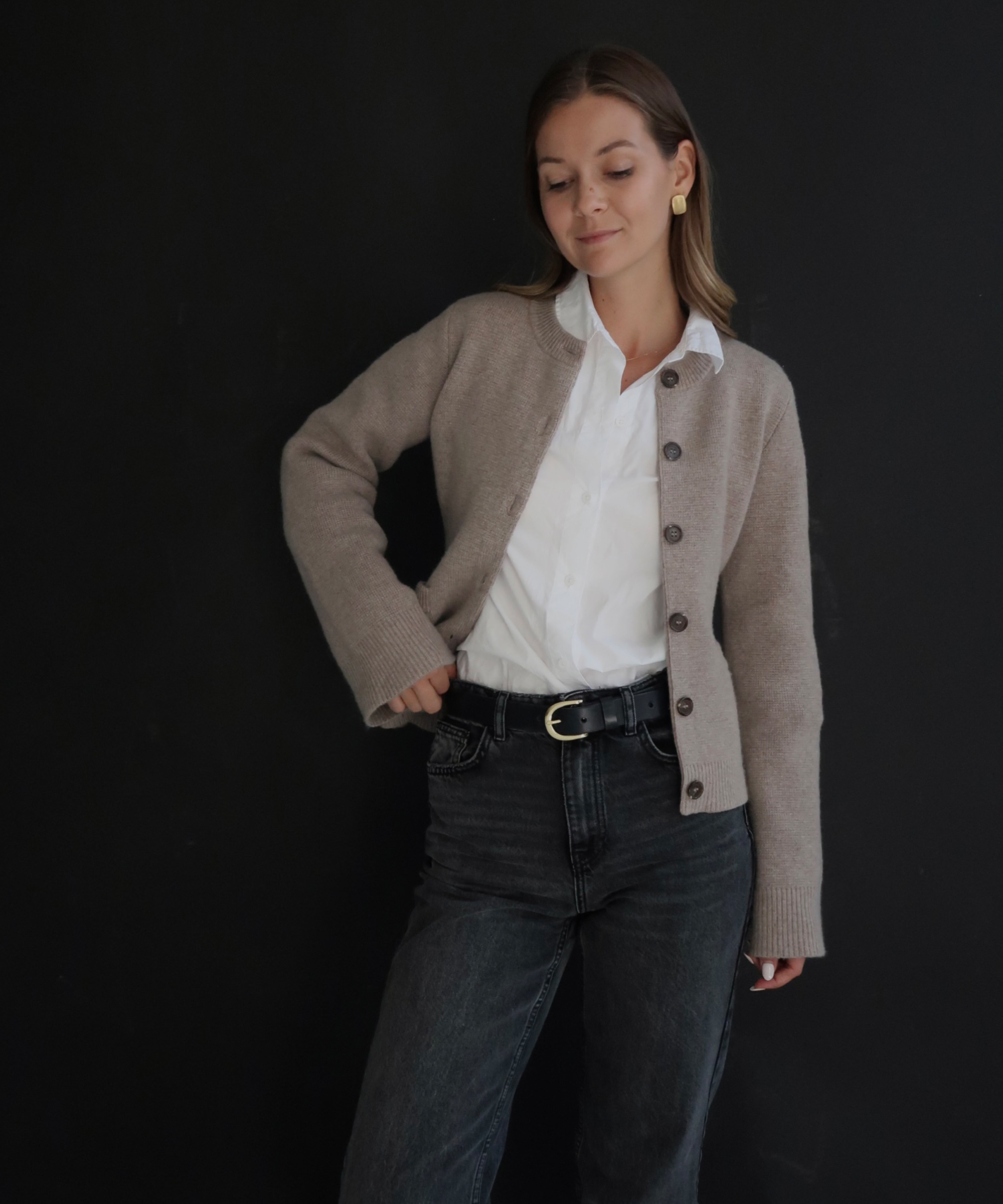 in-uniform-kristel-kalm-cooper-cardigan-classic-shirt