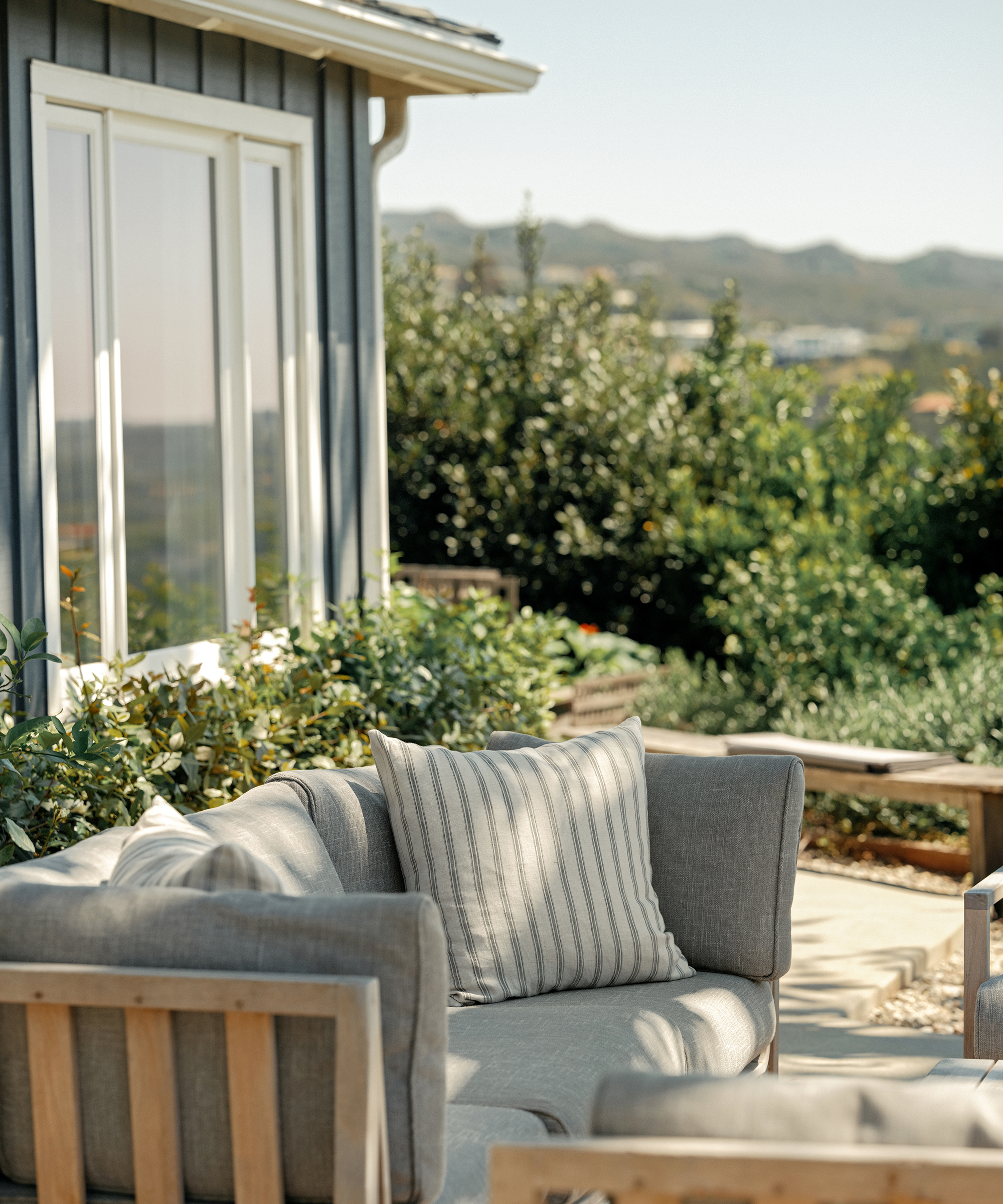 sarah-wright-olsen-studio-k-outdoor-patio-couch