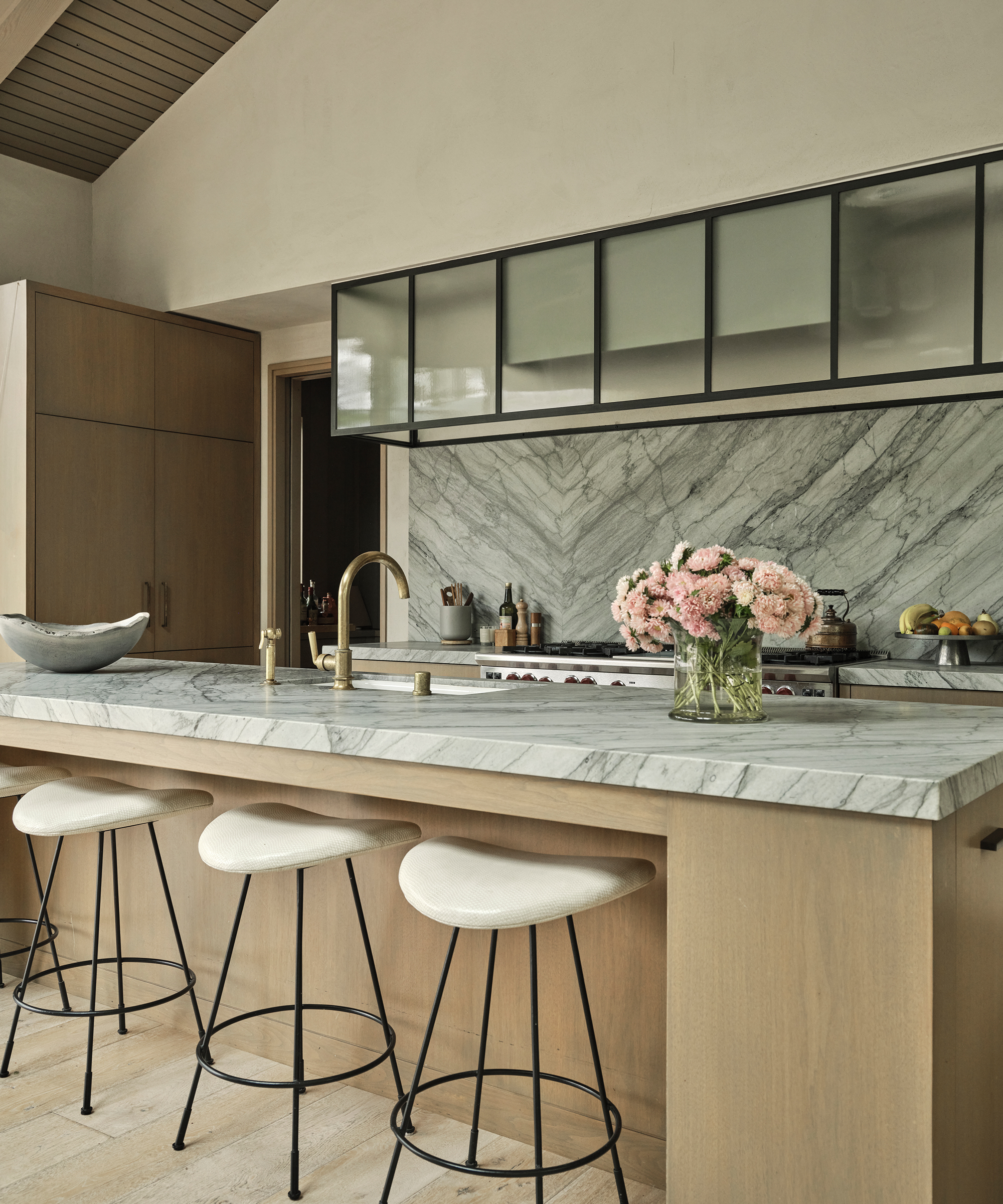 studio-william-hefner-home-tour-oak-kitchen-cabinet-white-barstools