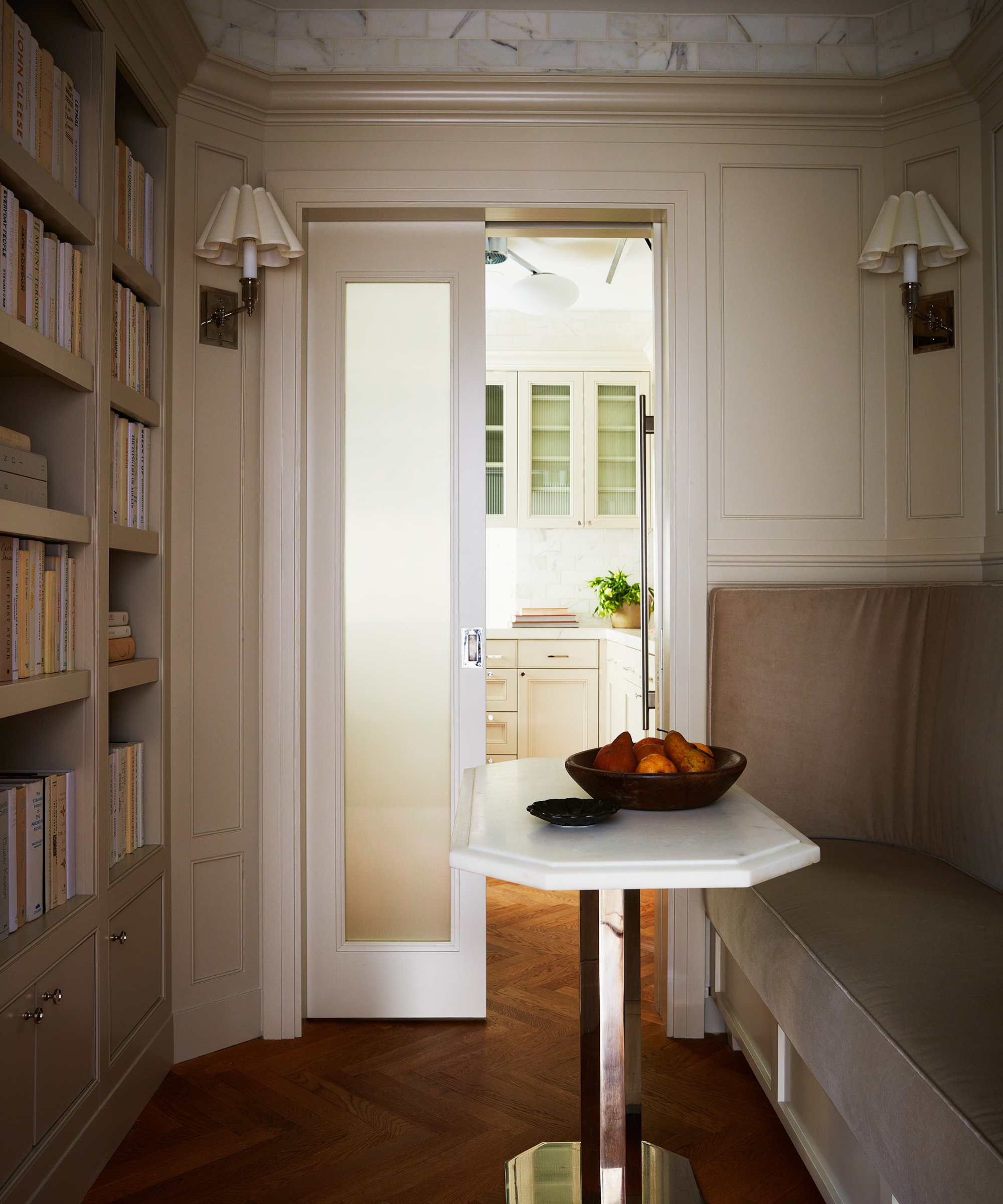 augusta-hoffman-home-tour-kitchen-nook-built-in-bookshelf