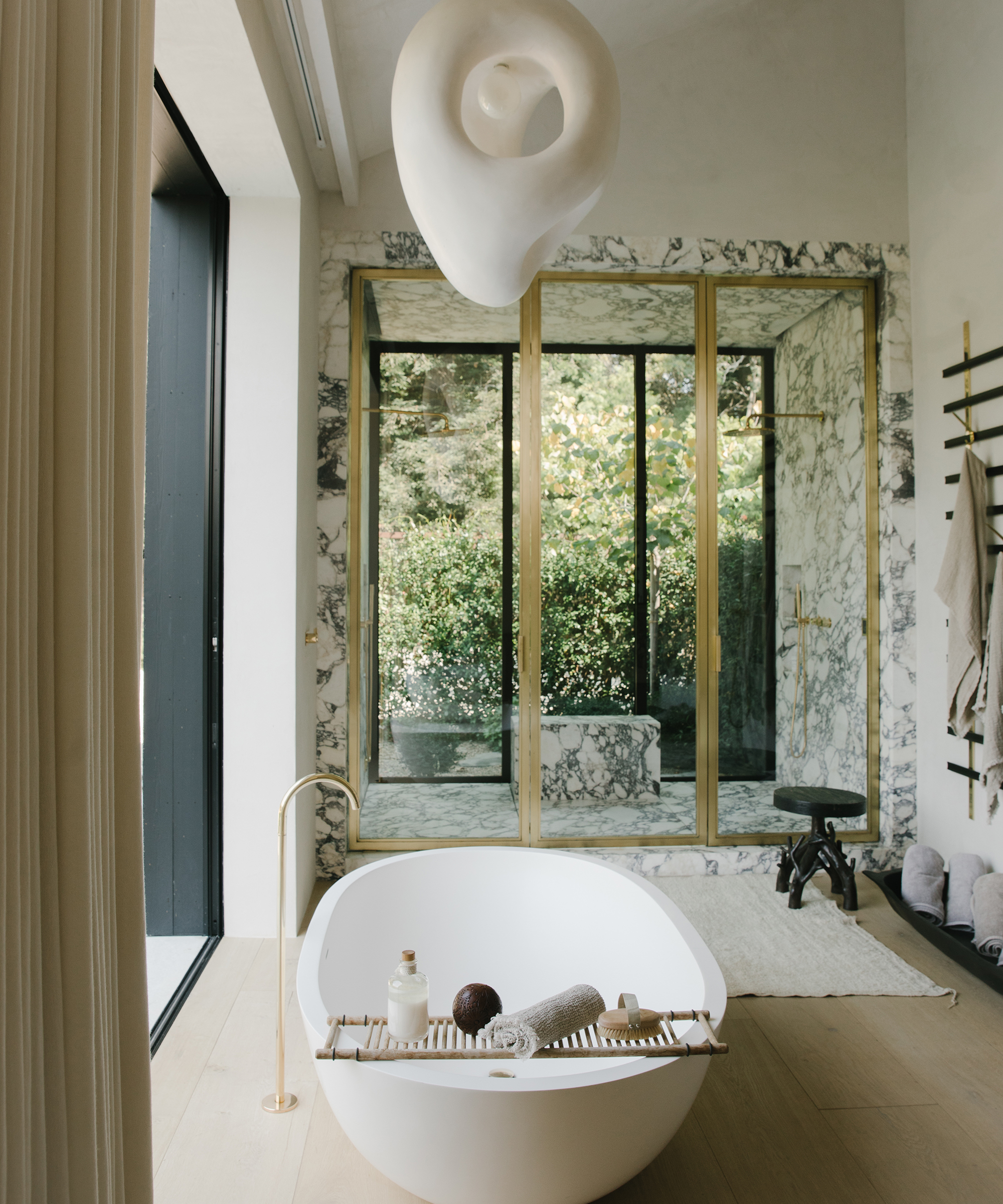 pnah-faves-vanessa-alexander-primary-bathroom-tub