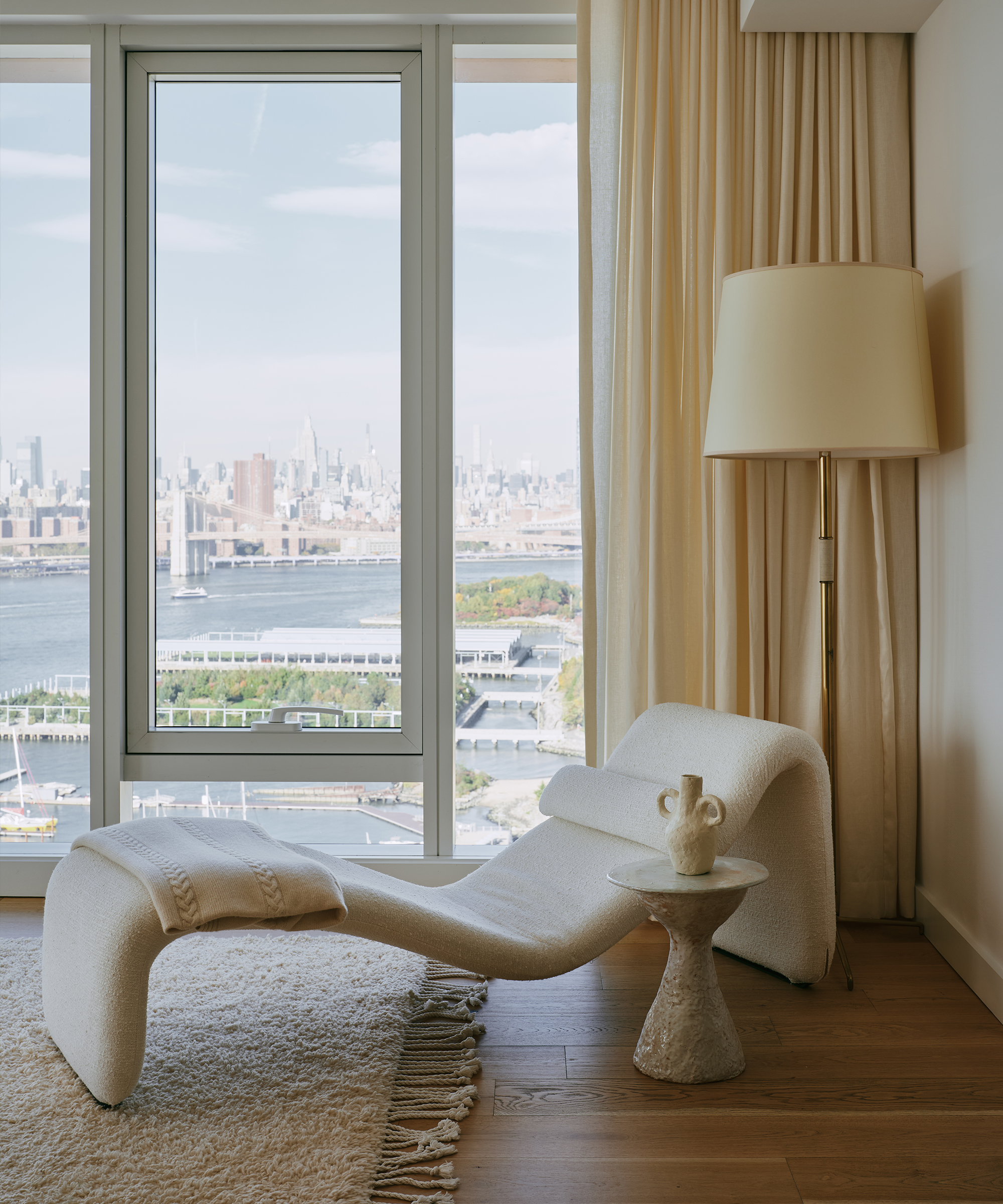 brooklyn-home-company-home-tour-bedroom-lounger-boucle