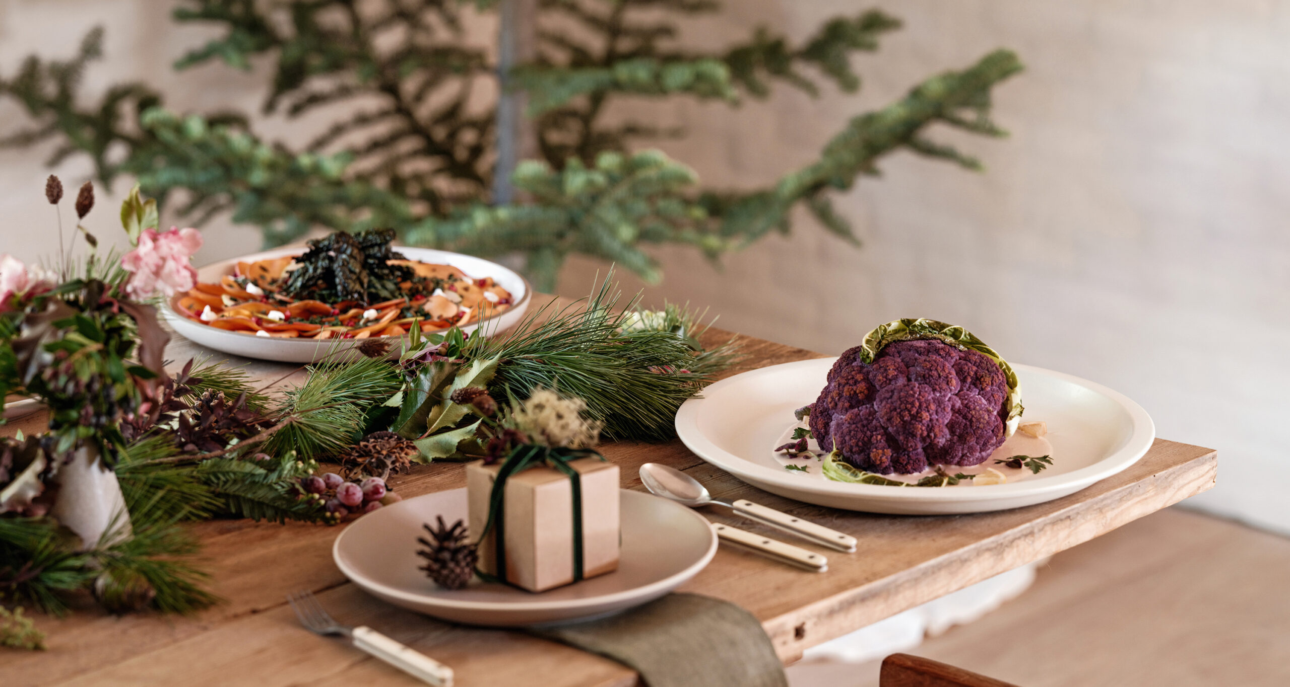 jenni-cucina-melissa-holiday-dining-table-veggies-serving-platters