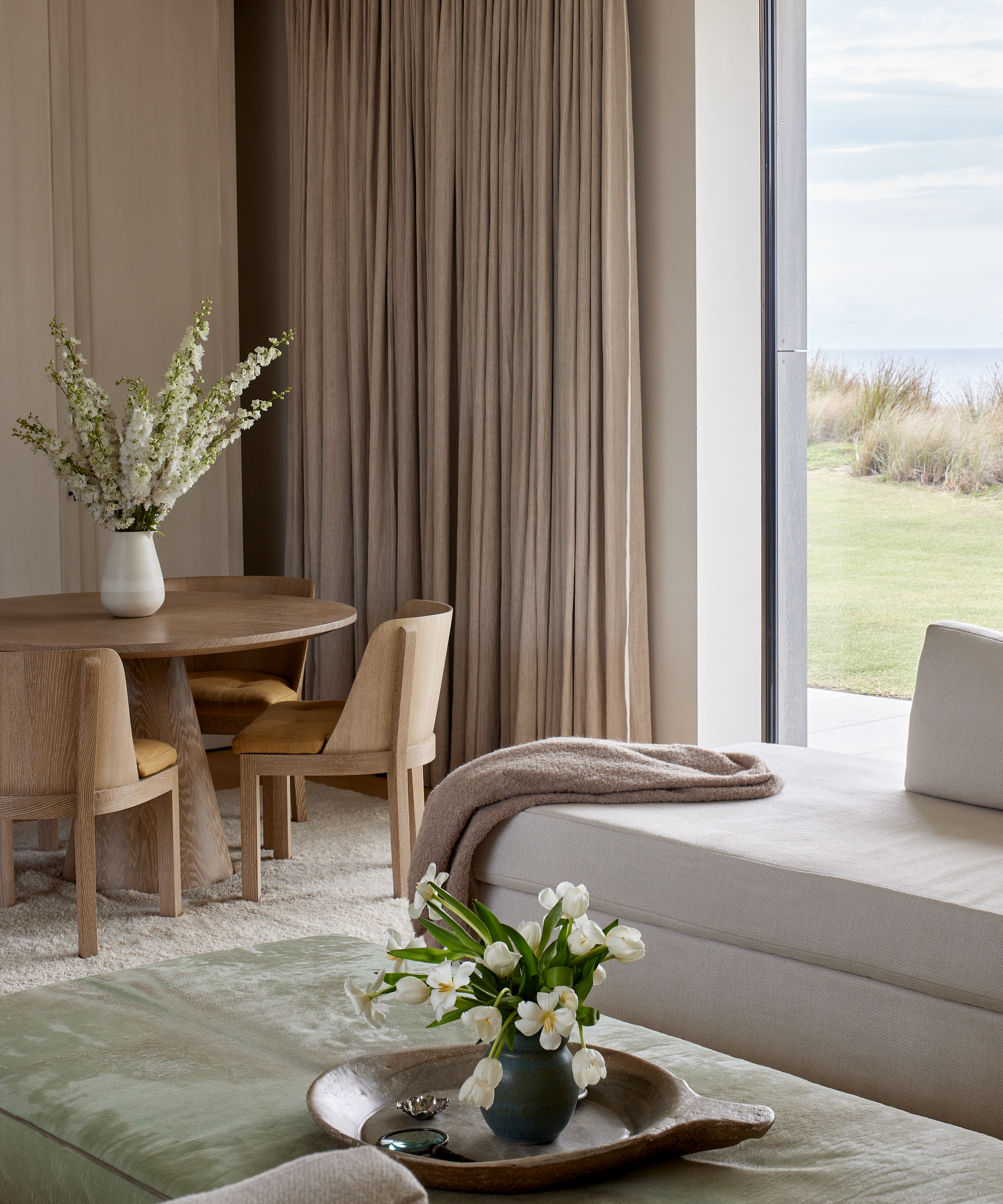 jk-new-zealand-home-tour-family-room-table-area