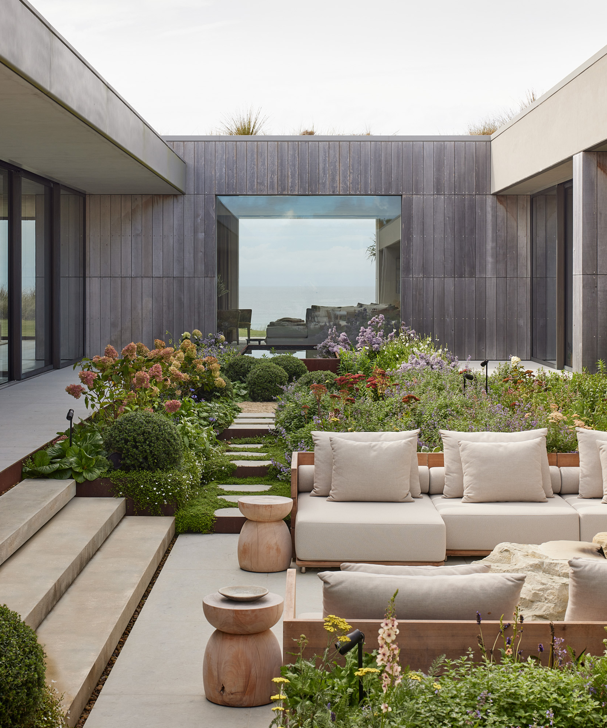 jk-new-zealand-home-tour-outdoor-courtyard-area