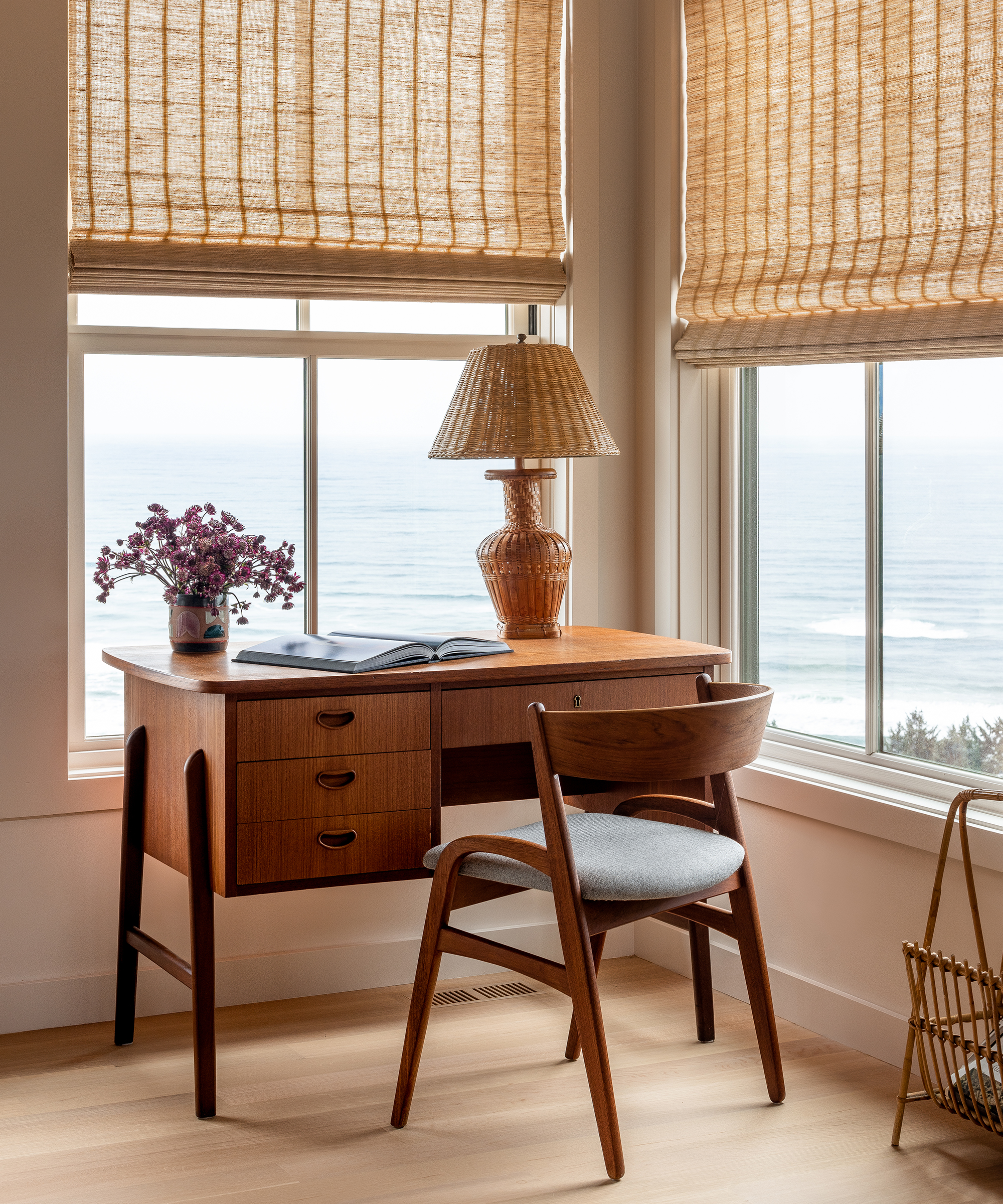 top-home-tours-anne-mcdonald-desk-with-a-view