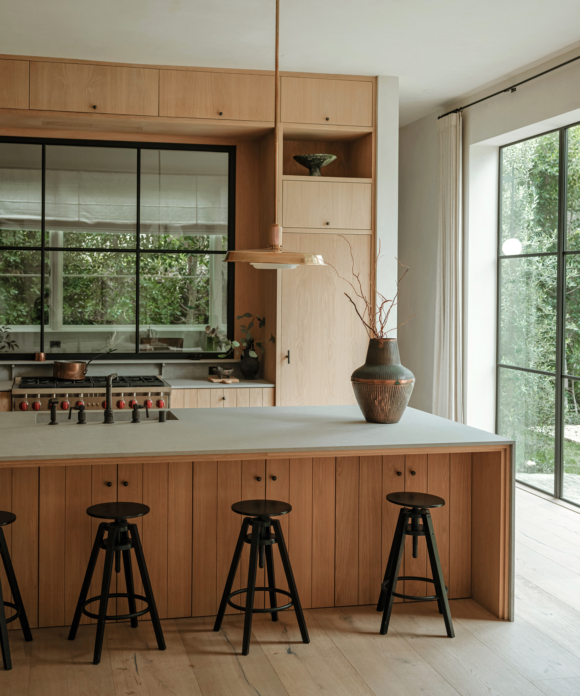 top-home-tours-diaz-alexander-studio-kitchen-island