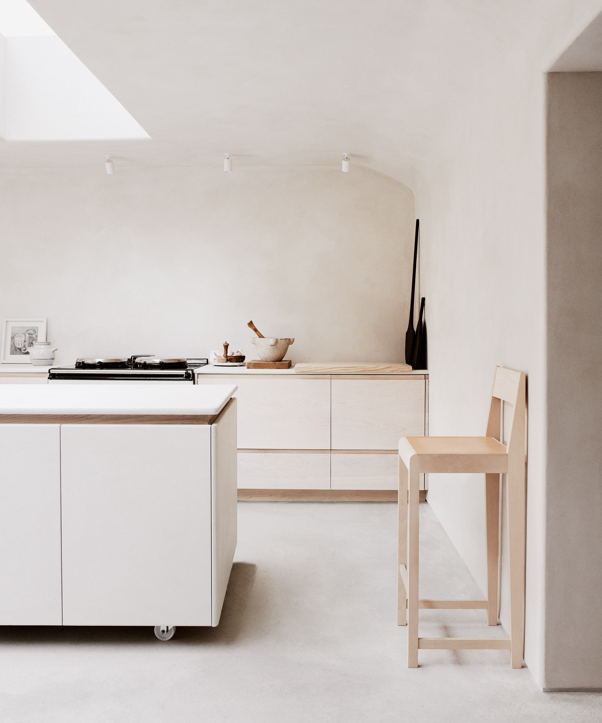 house-of-grey-home-tour-minimal-kitchen-shelving