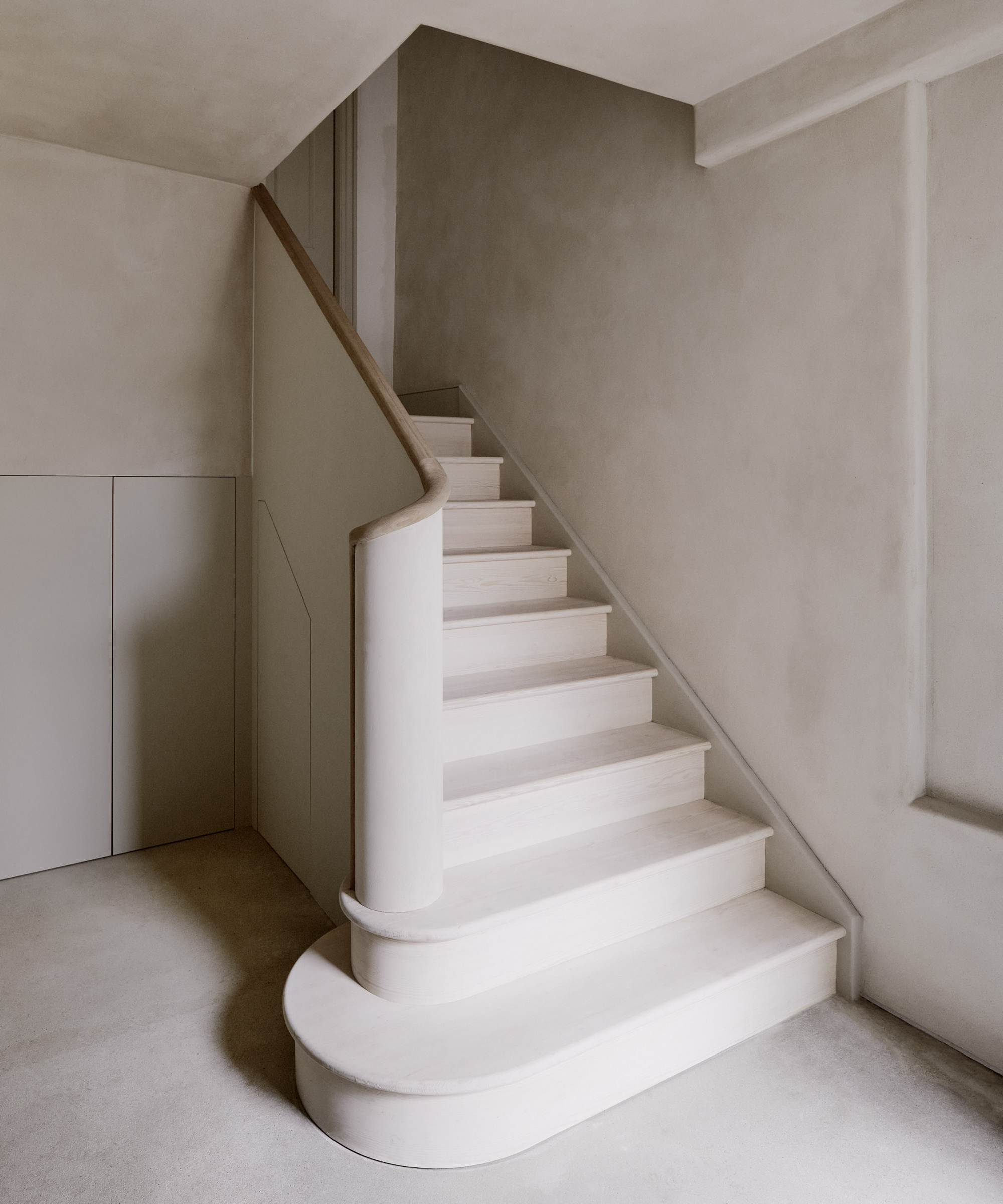 house-of-grey-home-tour-stairwell