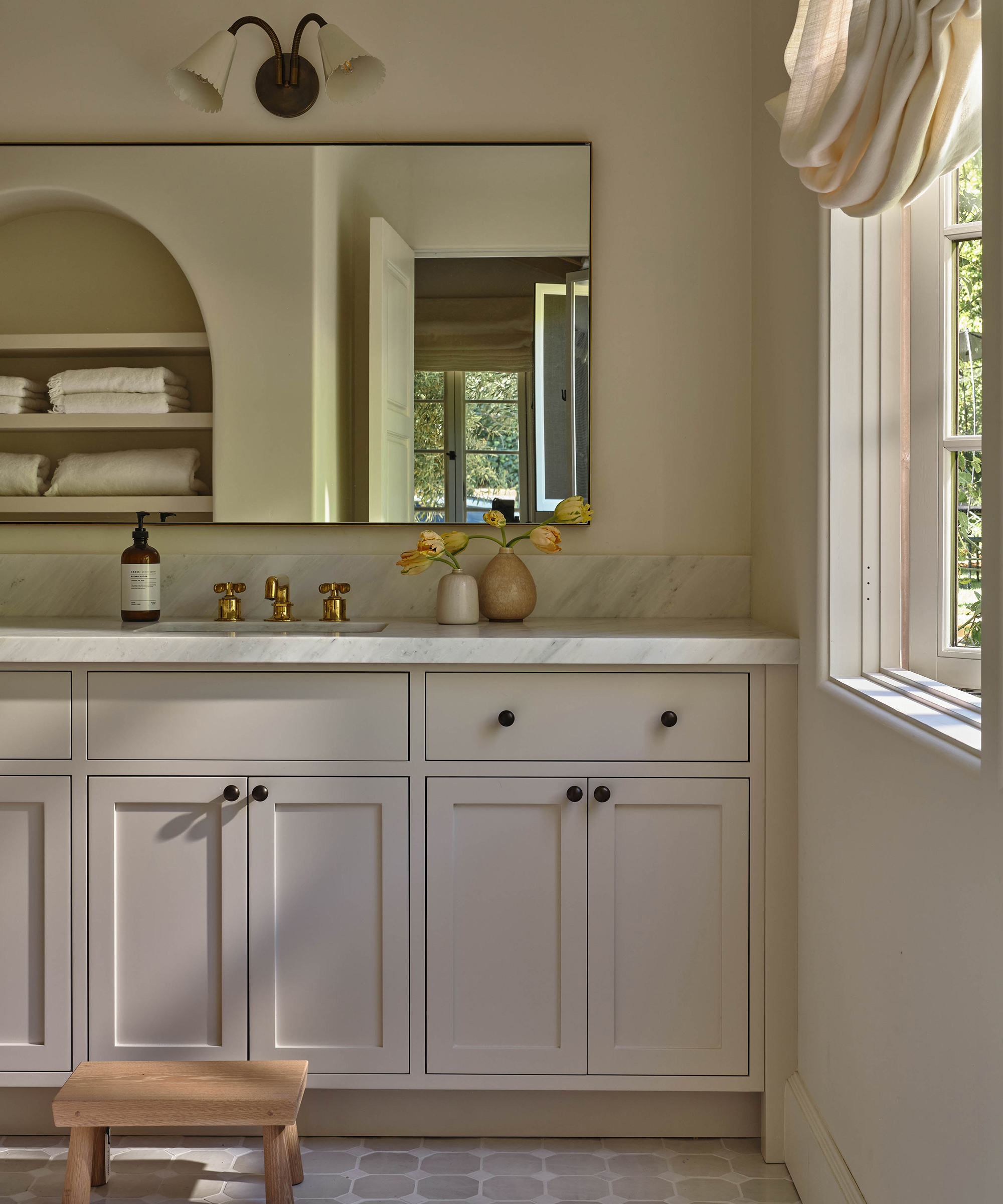 jenni-kayne-design-team-save-splurge-bathroom-tiled-floor