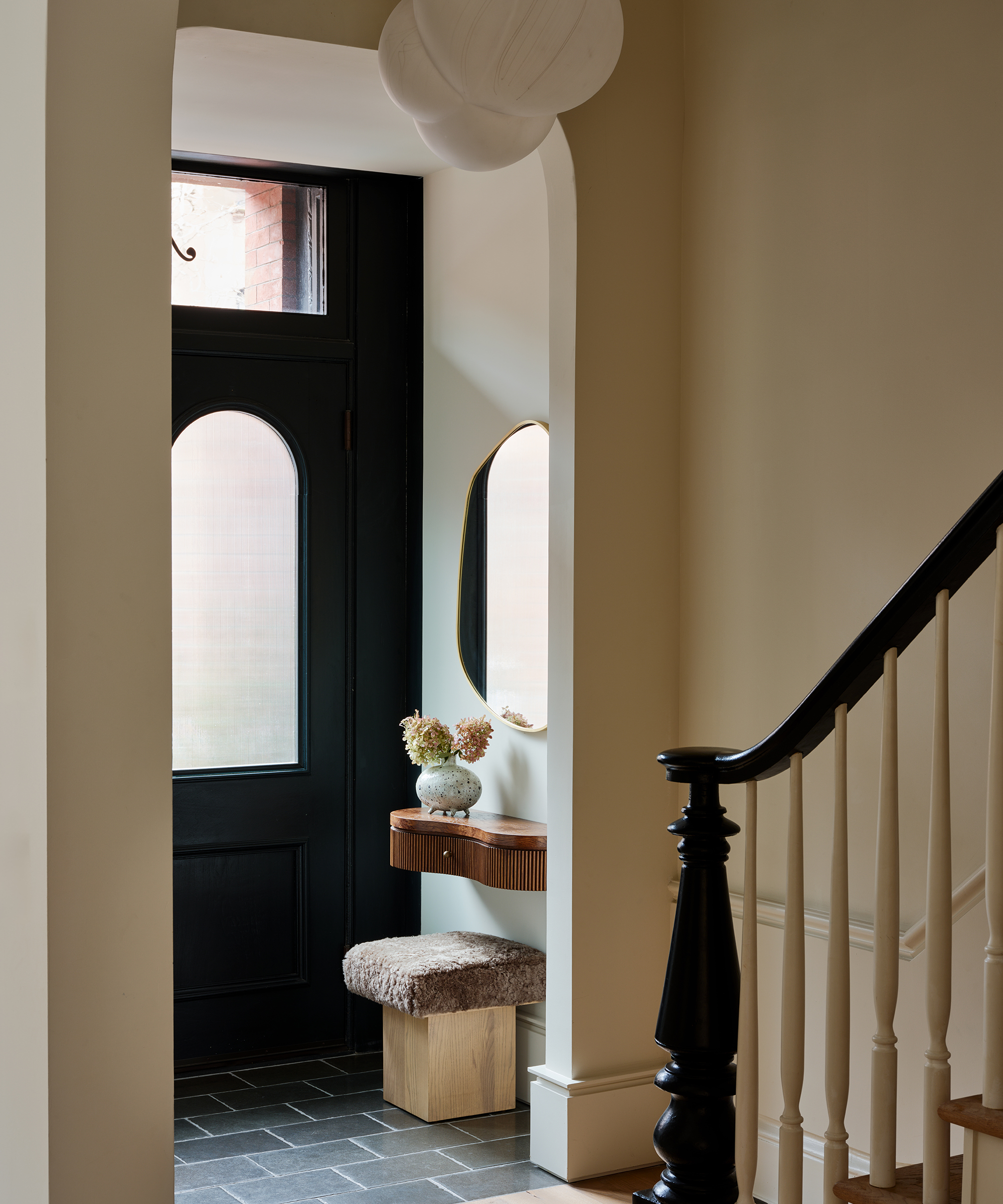 jessica-gersten-home-tour-hallway-entrance-table