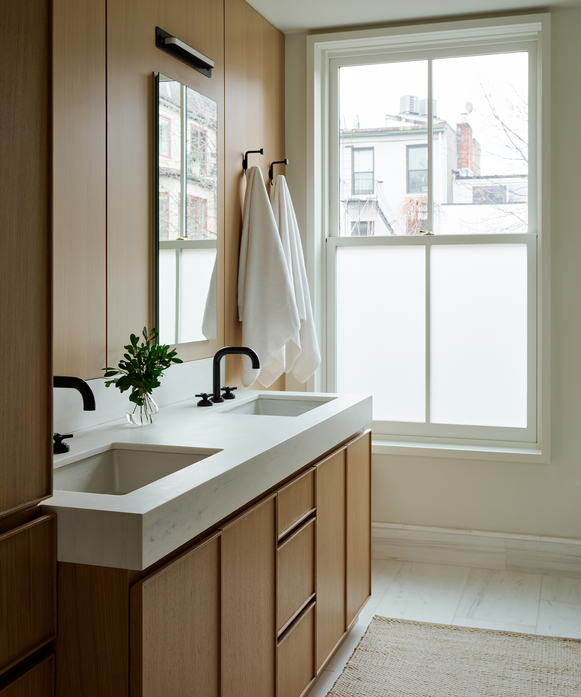 jessica-gersten-home-tour-primary-bathroom-sink