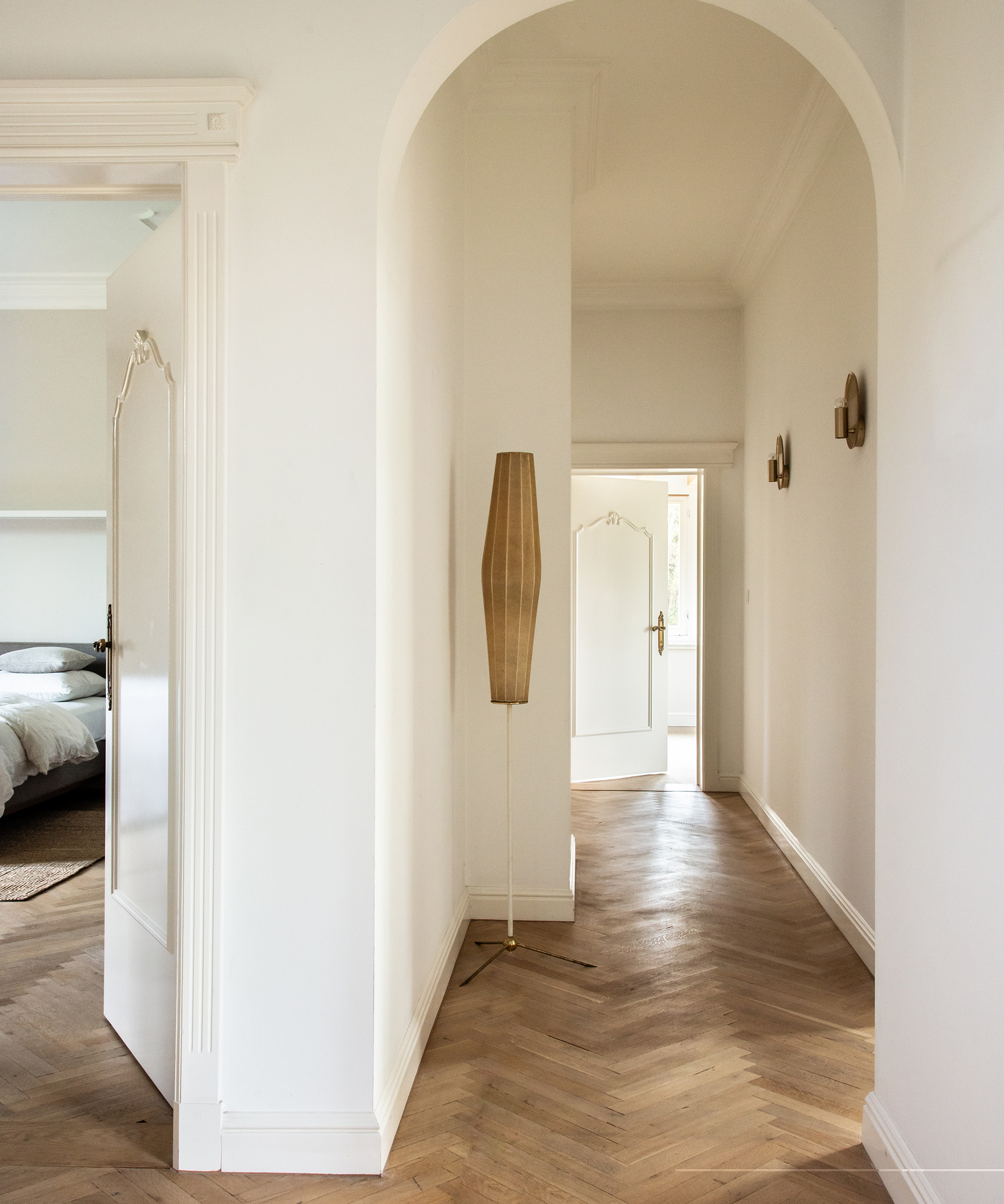 kate-davidson-home-tour-creme-hallway-archway