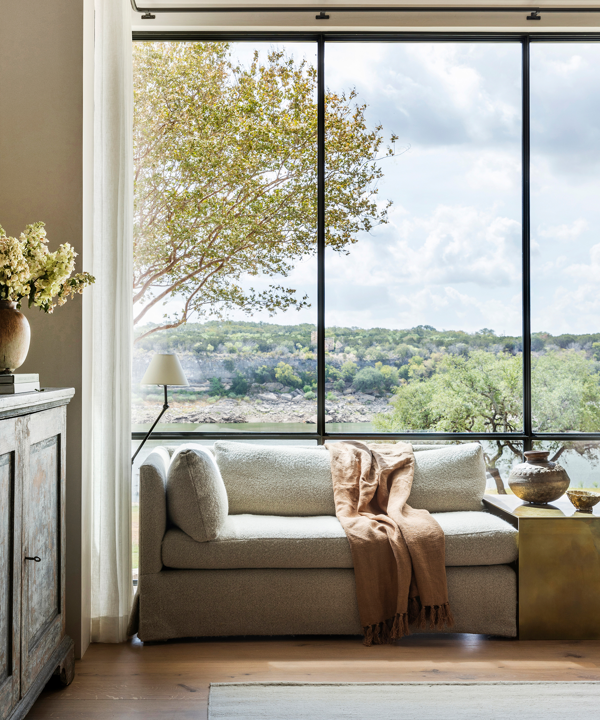 marie-flanigan-home-tour-daybed-floor-to-ceiling-windows