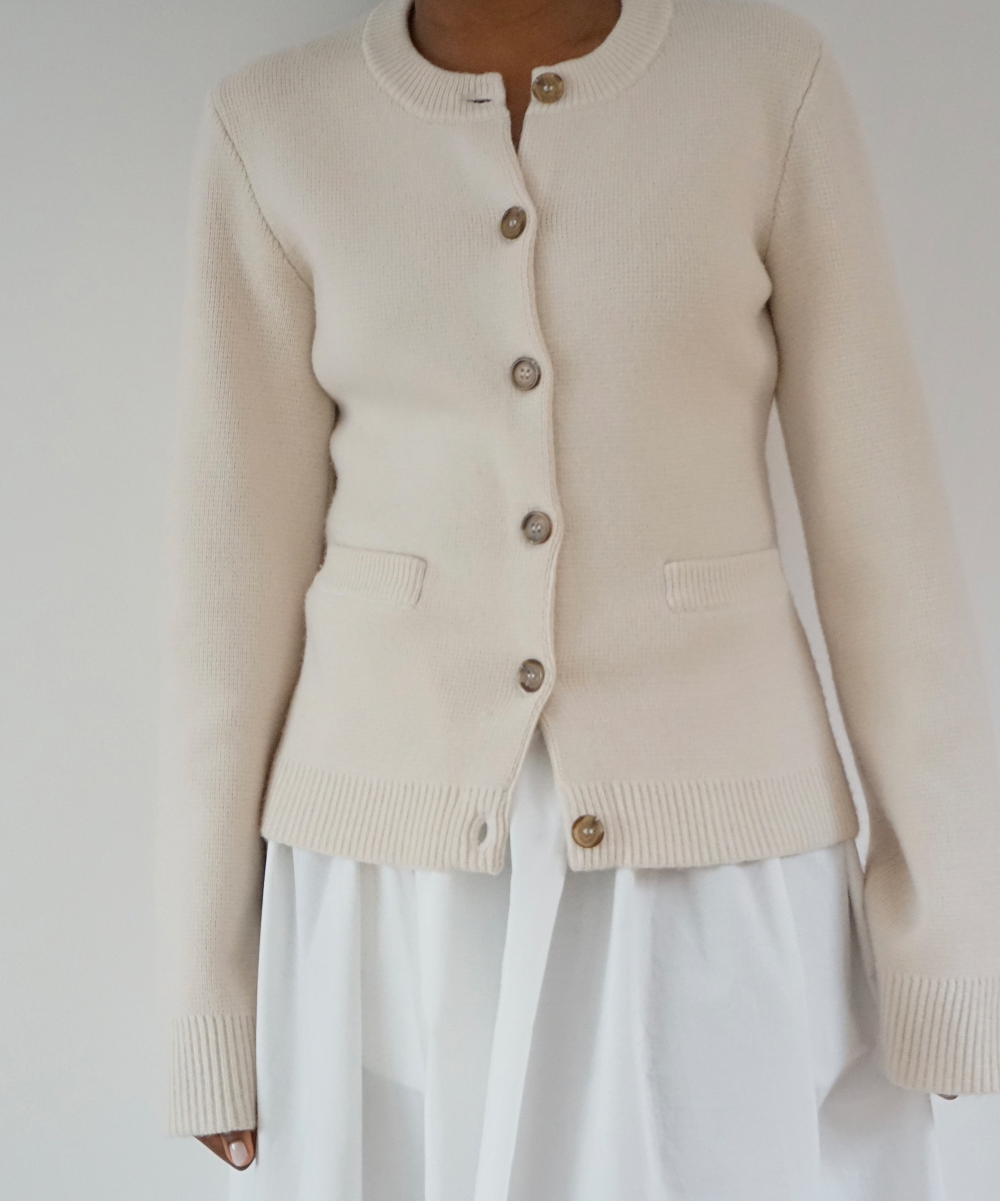 taffy-mispa-in-uniform-cooper-cardigan-details